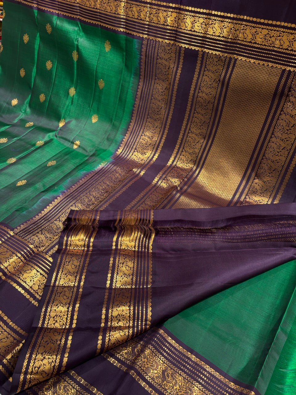 Emerald Green Colour Vintage Saree with Blue Border & Gold Zari