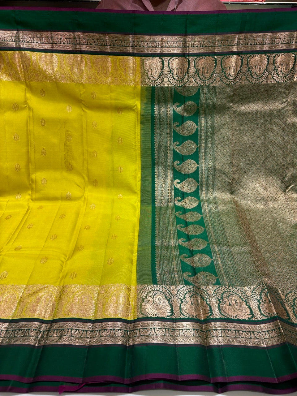 Lime Green Colour Leela Verse Pure Kanchipuram Silk Saree with Dark Green Contrast NSSL08