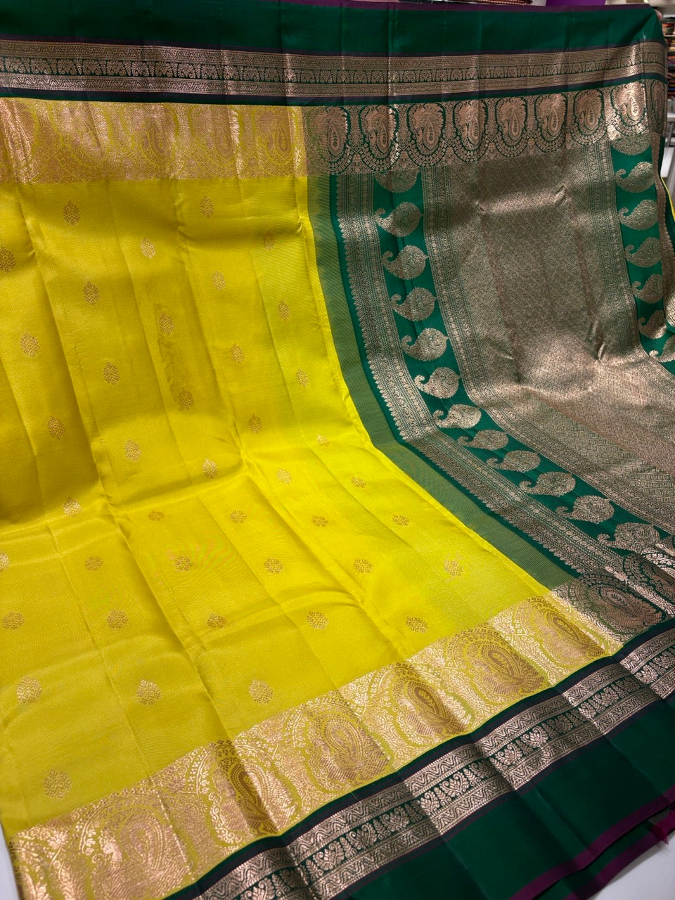 Lime Green Colour Leela Verse Pure Kanchipuram Silk Saree with Dark Green Contrast NSSL08