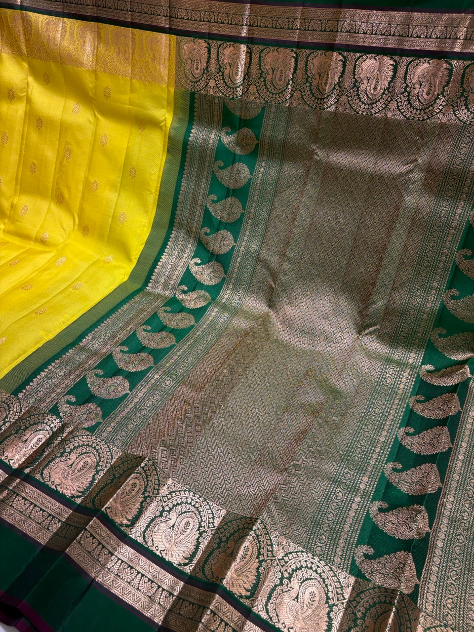 Lime Green Colour Leela Verse Pure Kanchipuram Silk Saree with Dark Green Contrast NSSL08
