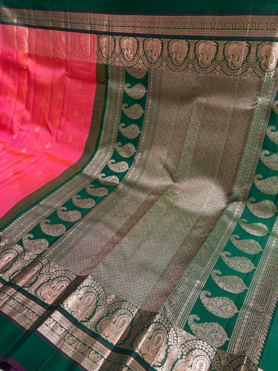 Coral Pink Colour Leela Verse Kanchipuram Silk Saree with Dark Green Contrast NSSL09