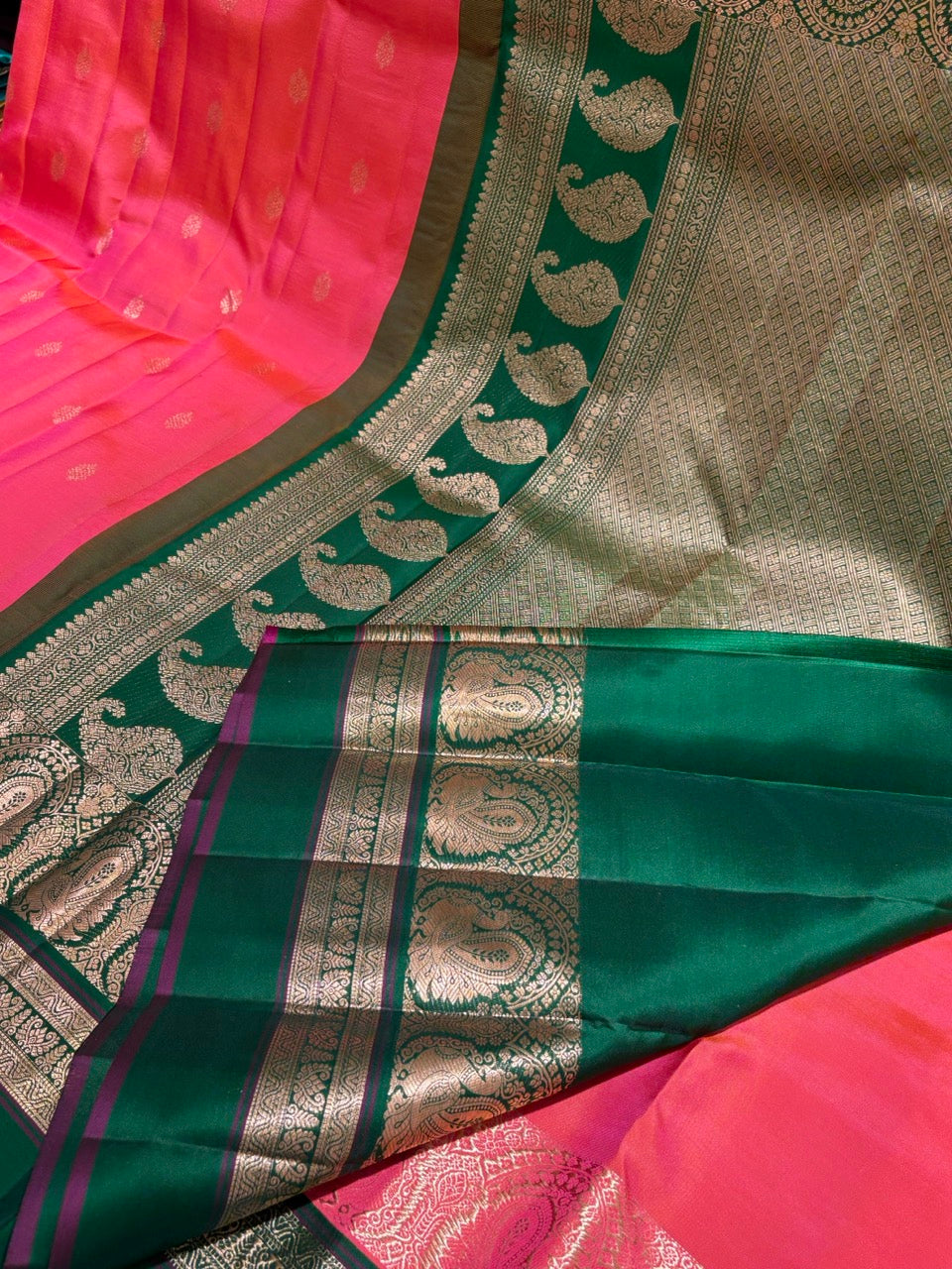 Coral Pink Colour Leela Verse Kanchipuram Silk Saree with Dark Green Contrast NSSL09