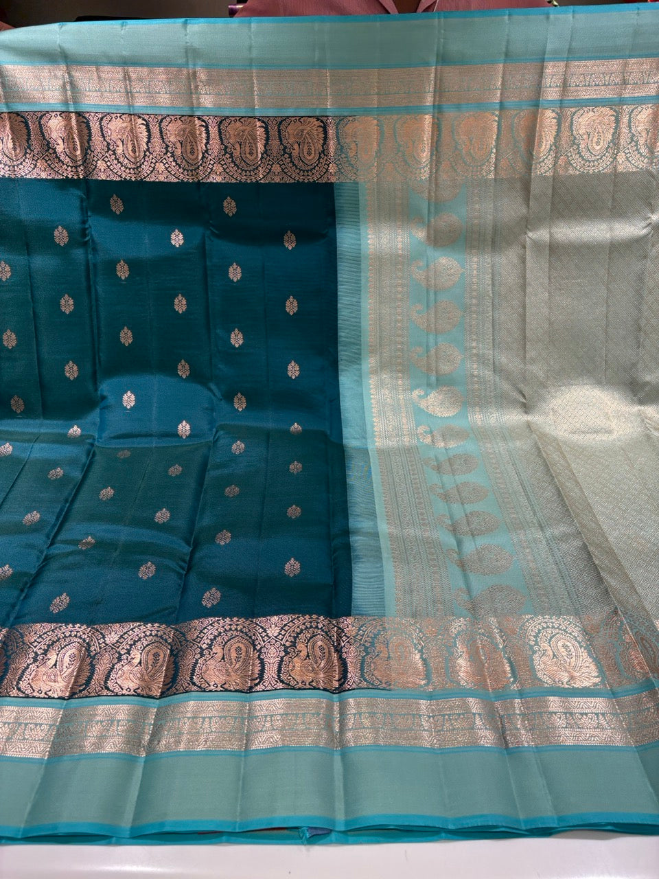 Teal Blue Colour Leela Verse Kanchipuram Silk Saree with Light Blue Contrast NSSL02