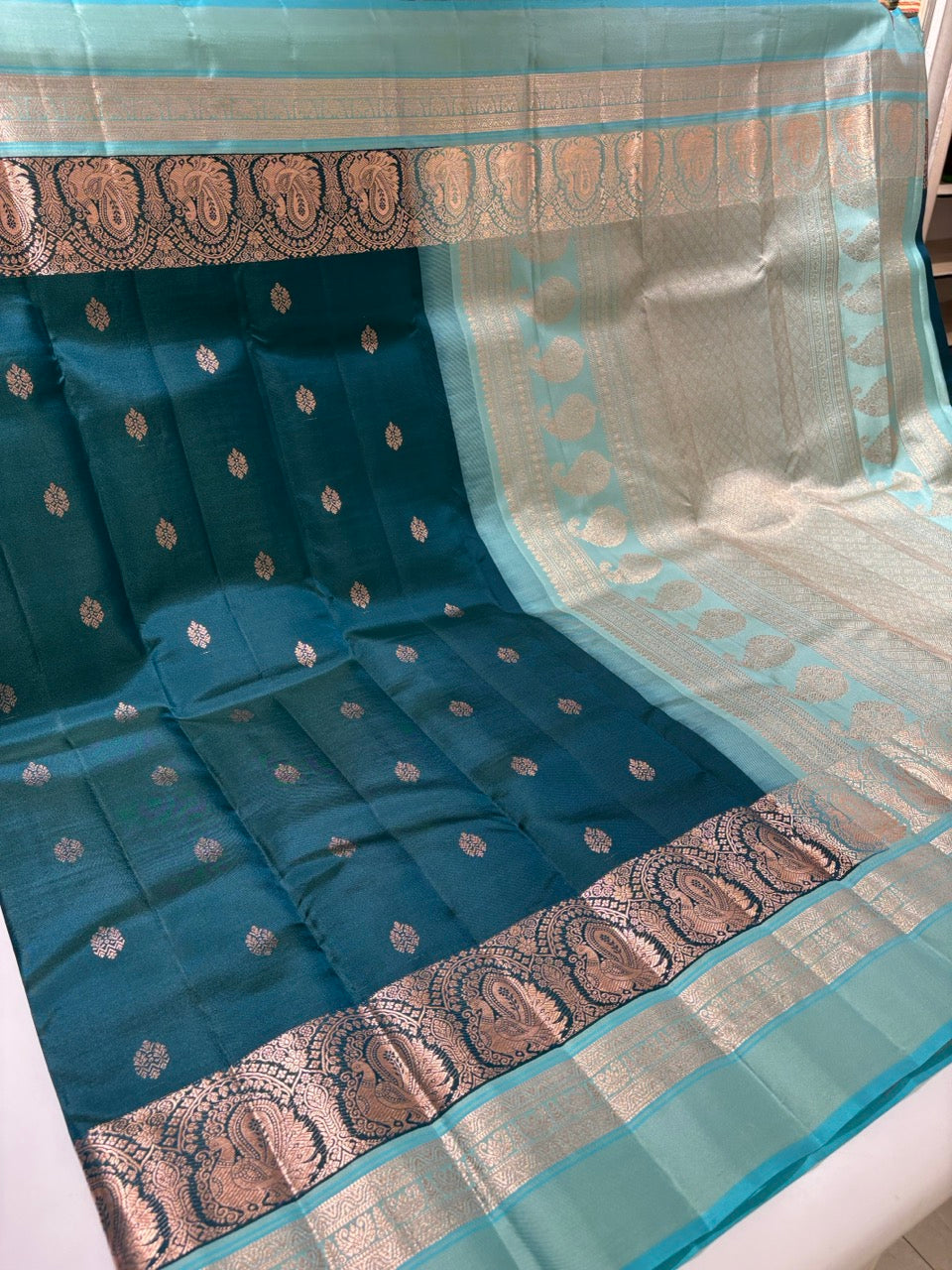Teal Blue Colour Leela Verse Kanchipuram Silk Saree with Light Blue Contrast NSSL02