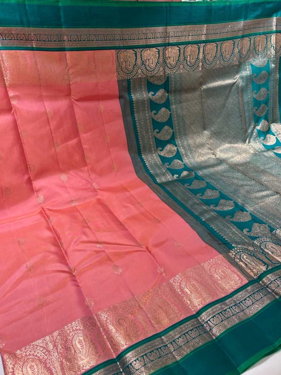 Coral Pink Colour Leela Verse Pure Kanchipuram Silk Saree with Teal Blue Contrast NSSL10