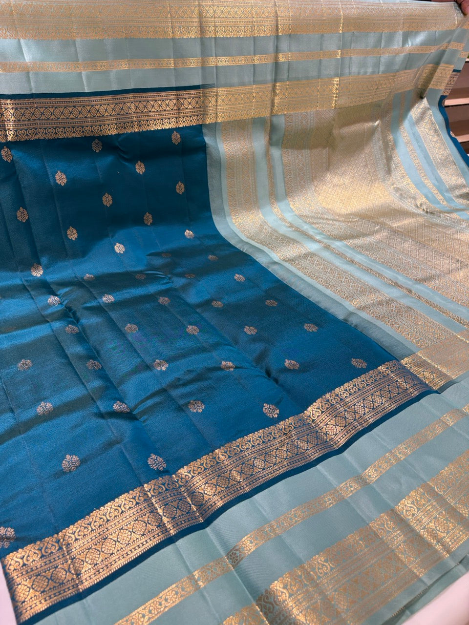 Teal Blue Colour Leela Verse Kanchipuram Silk Saree with Light Blue Contrast NSSL01