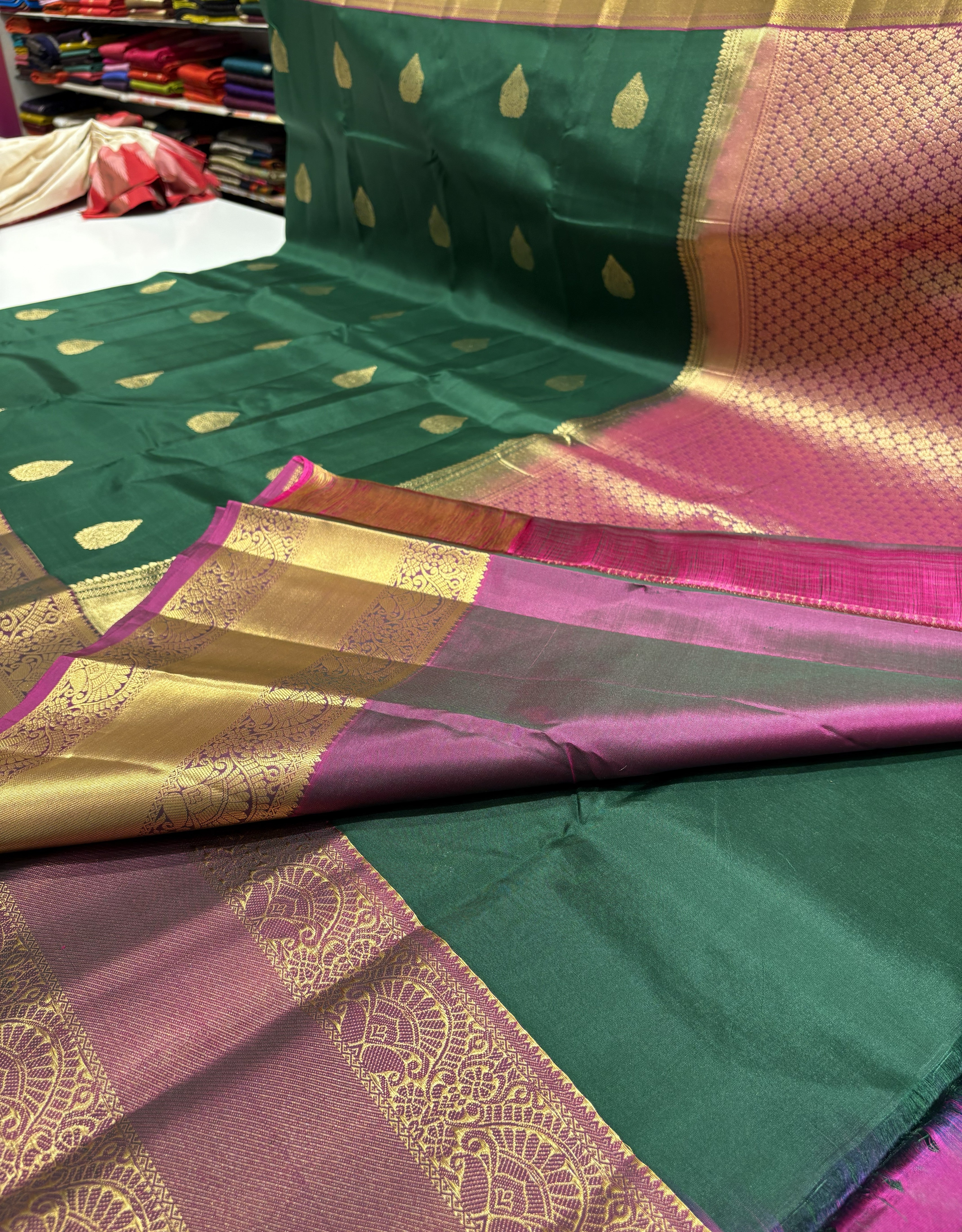 Traditional Bottle Green Pure Kanchipuram Silk Saree with Dual Shade Purple Contrast – Elegant Ethnic Attire
