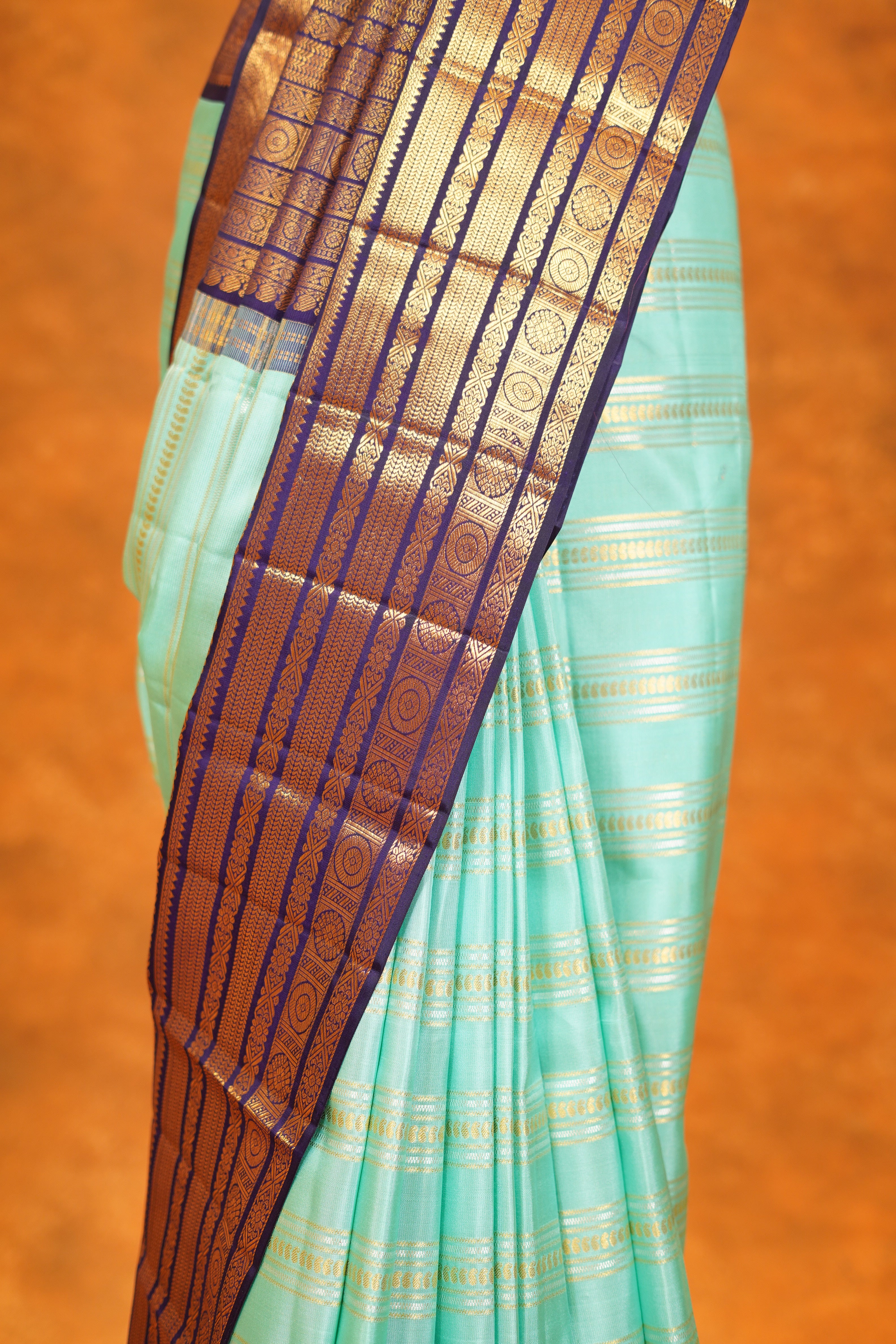 Aqua Blue Colour Pure Kanjivaram Silk Saree with Navy Blue Contrast