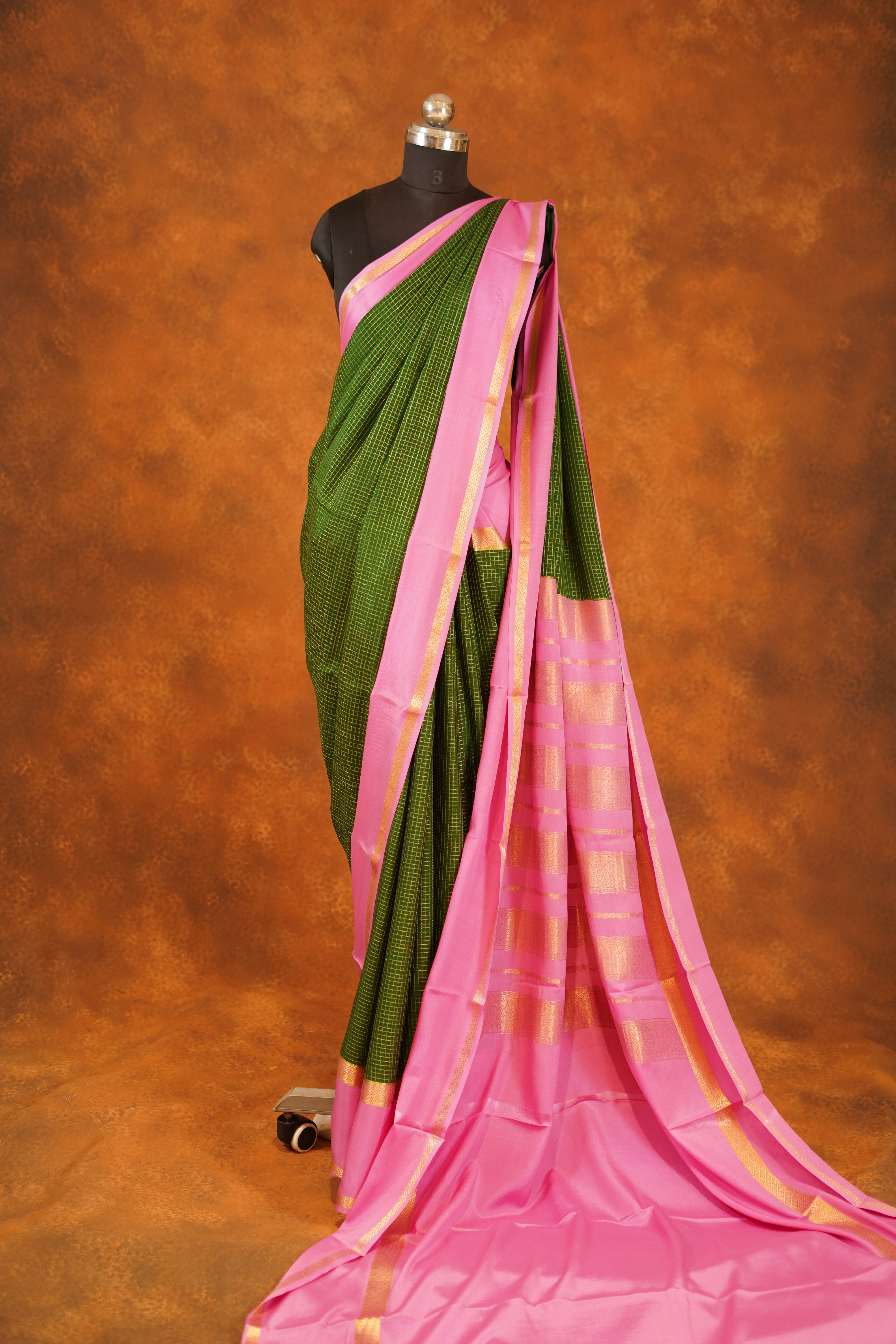 Bottle Green colour 120 GSM Pure Mysore Silk Saree With Pale Pink Contrast