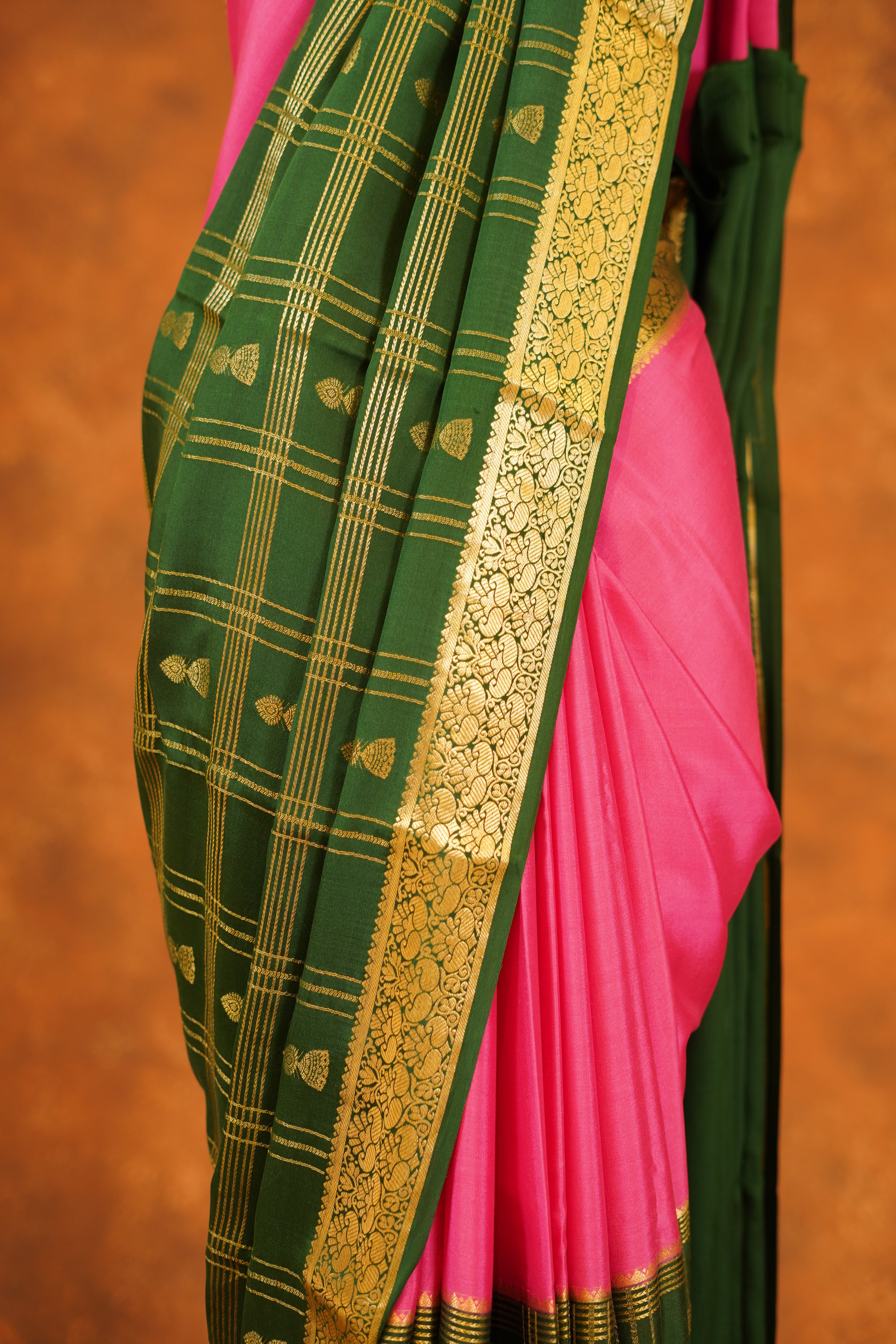Cotton pink shaded 120 GSM Pure 2D Mysore Silk Saree with Dark Green Contrast