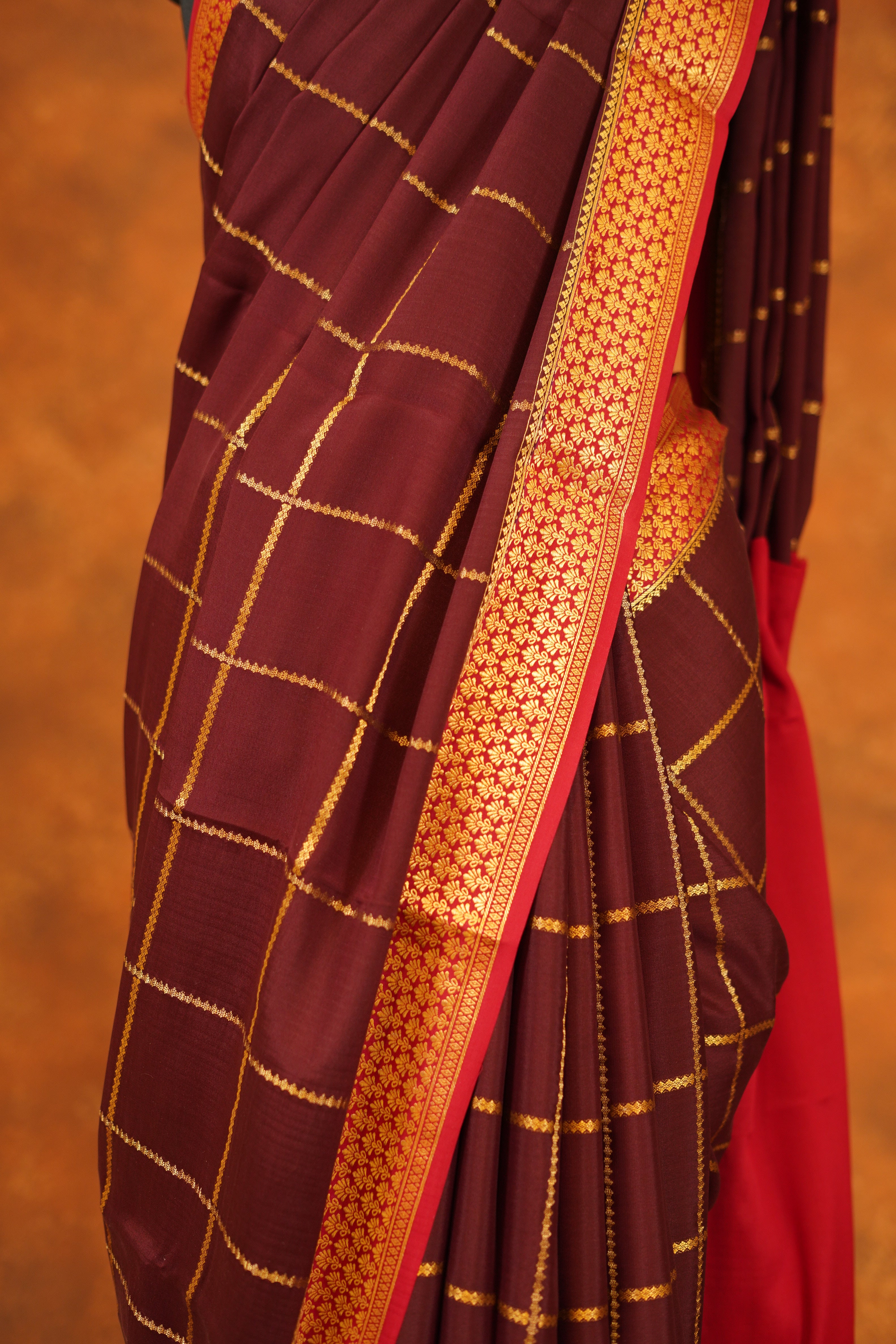 Brown Colour 120 GSM Pure Mysore Silk Saree With Red Contrast