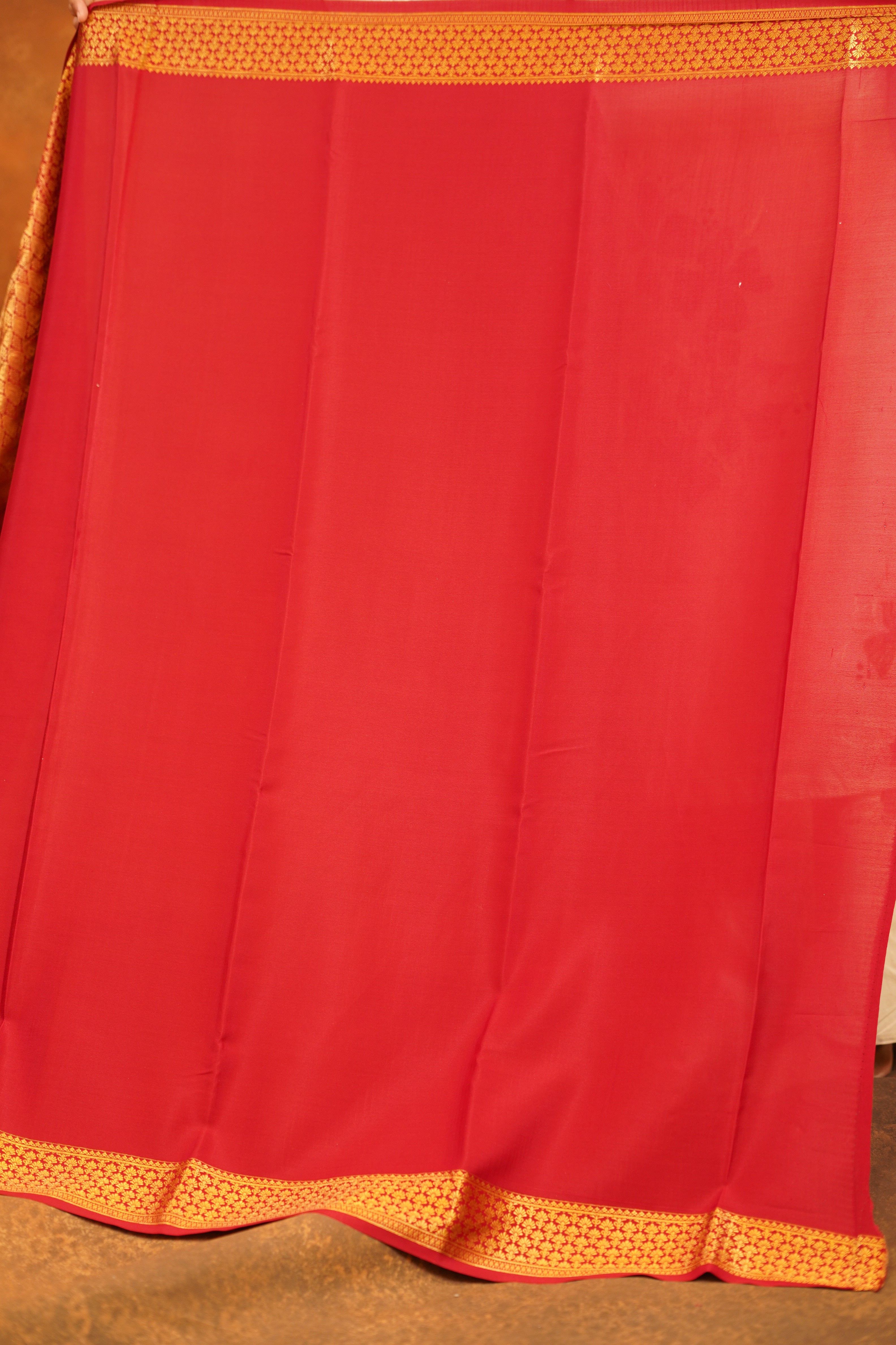Brown Colour 120 GSM Pure Mysore Silk Saree With Red Contrast