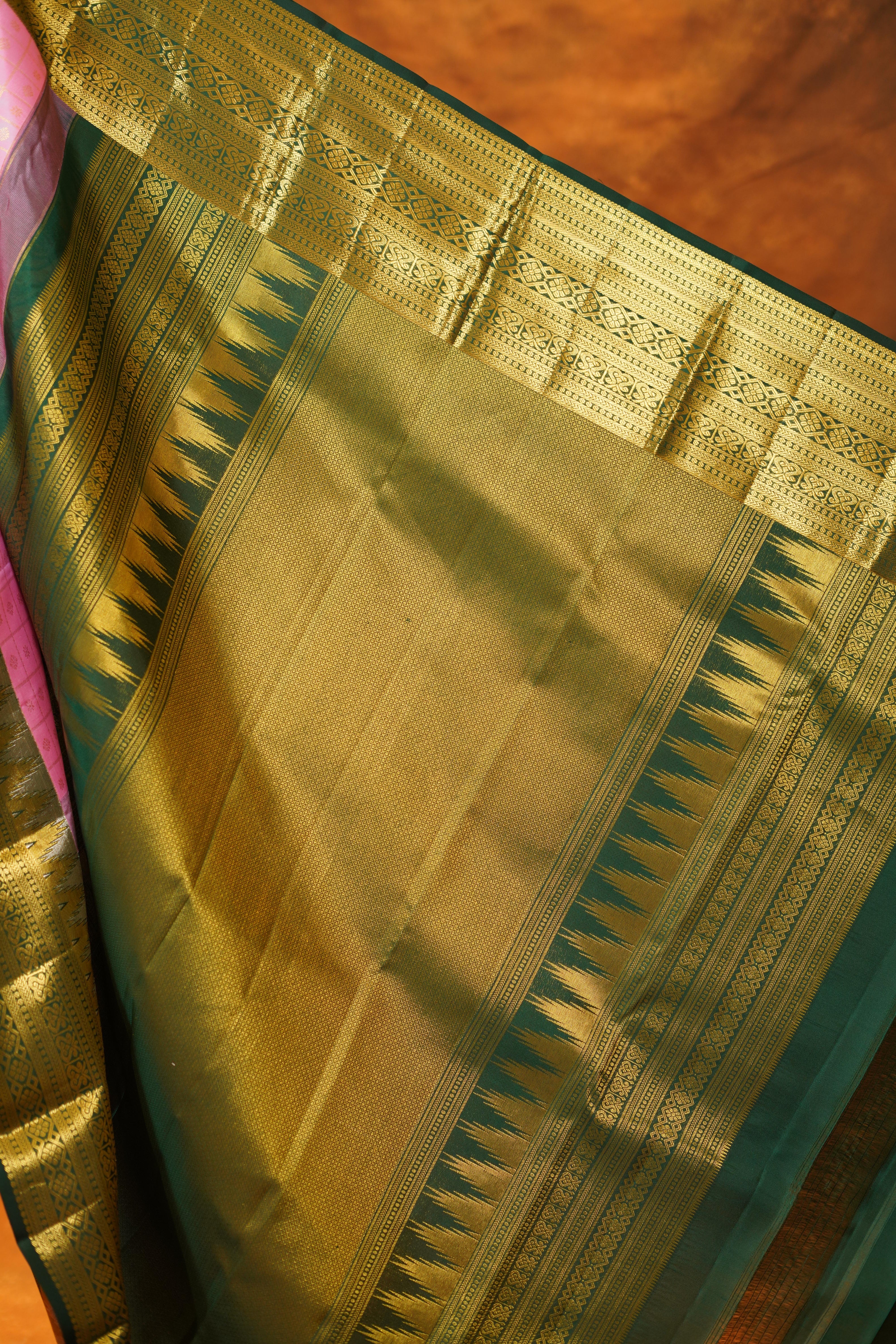 Baby Pink Colour Pure Kanjivaram Silk Saree With Bottle Green Contrast