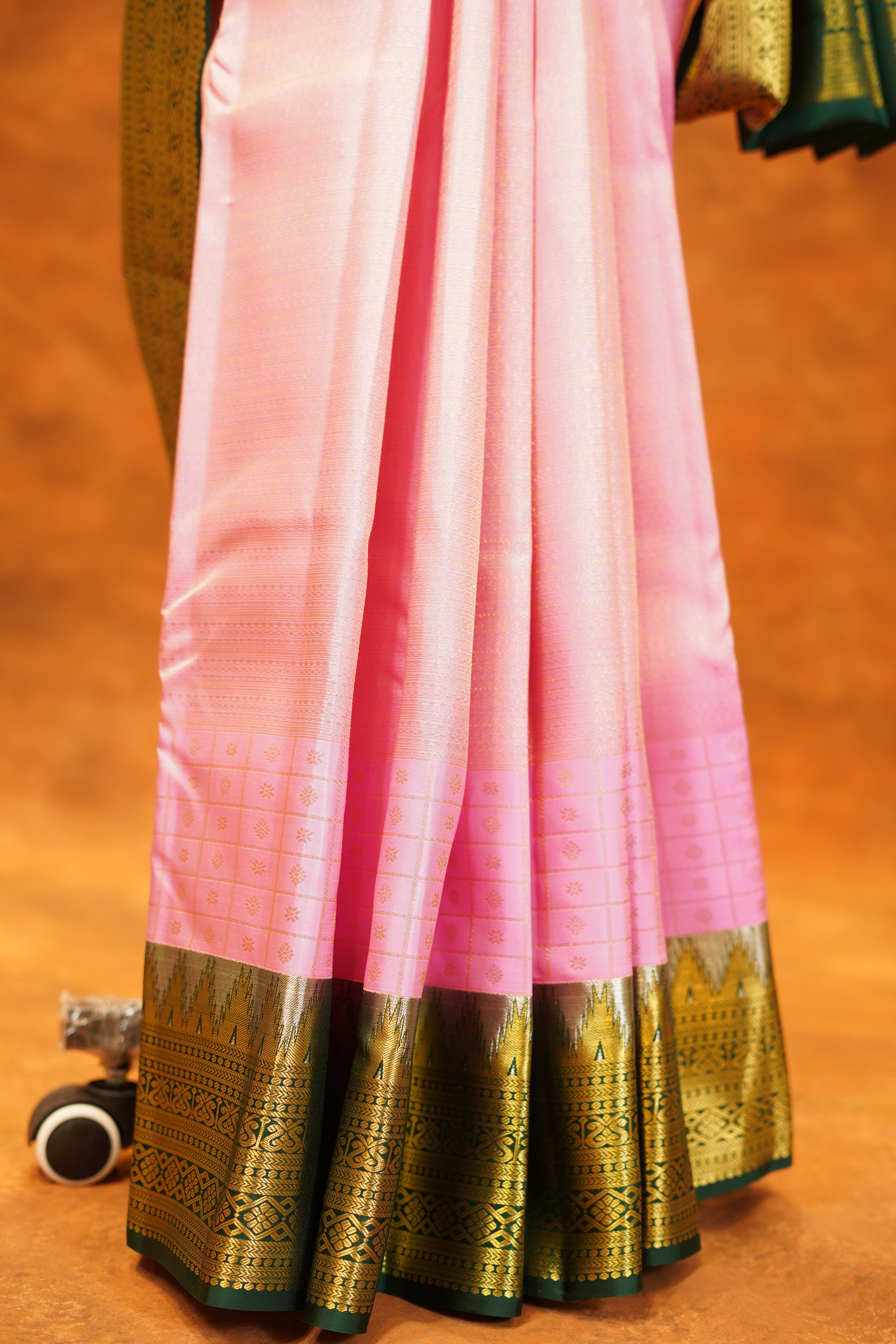 Baby Pink Colour Pure Kanjivaram Silk Saree With Bottle Green Contrast