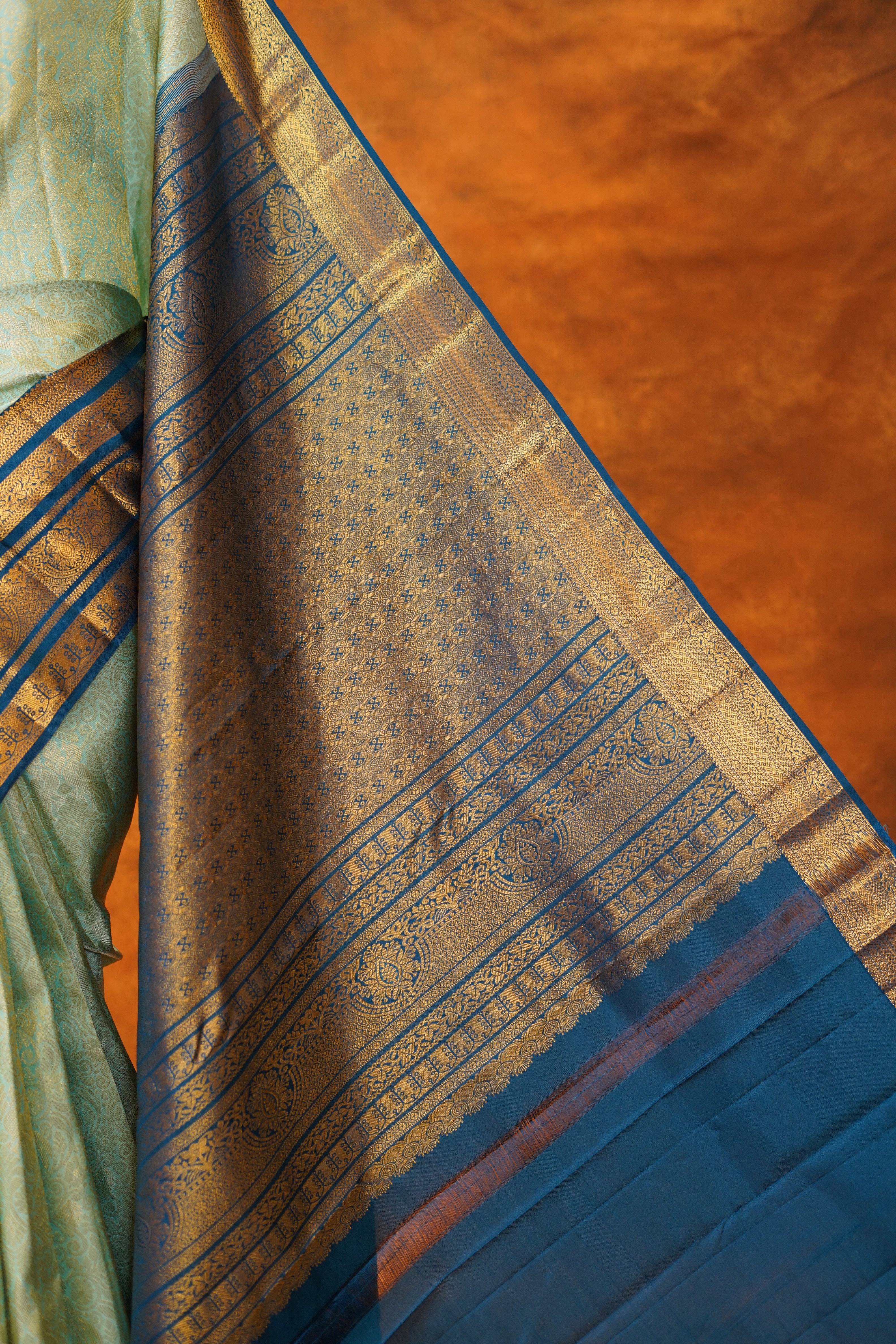 Sky Blue Colour Pure Kanjivaram Silk Saree With Peacock Blue Contrast