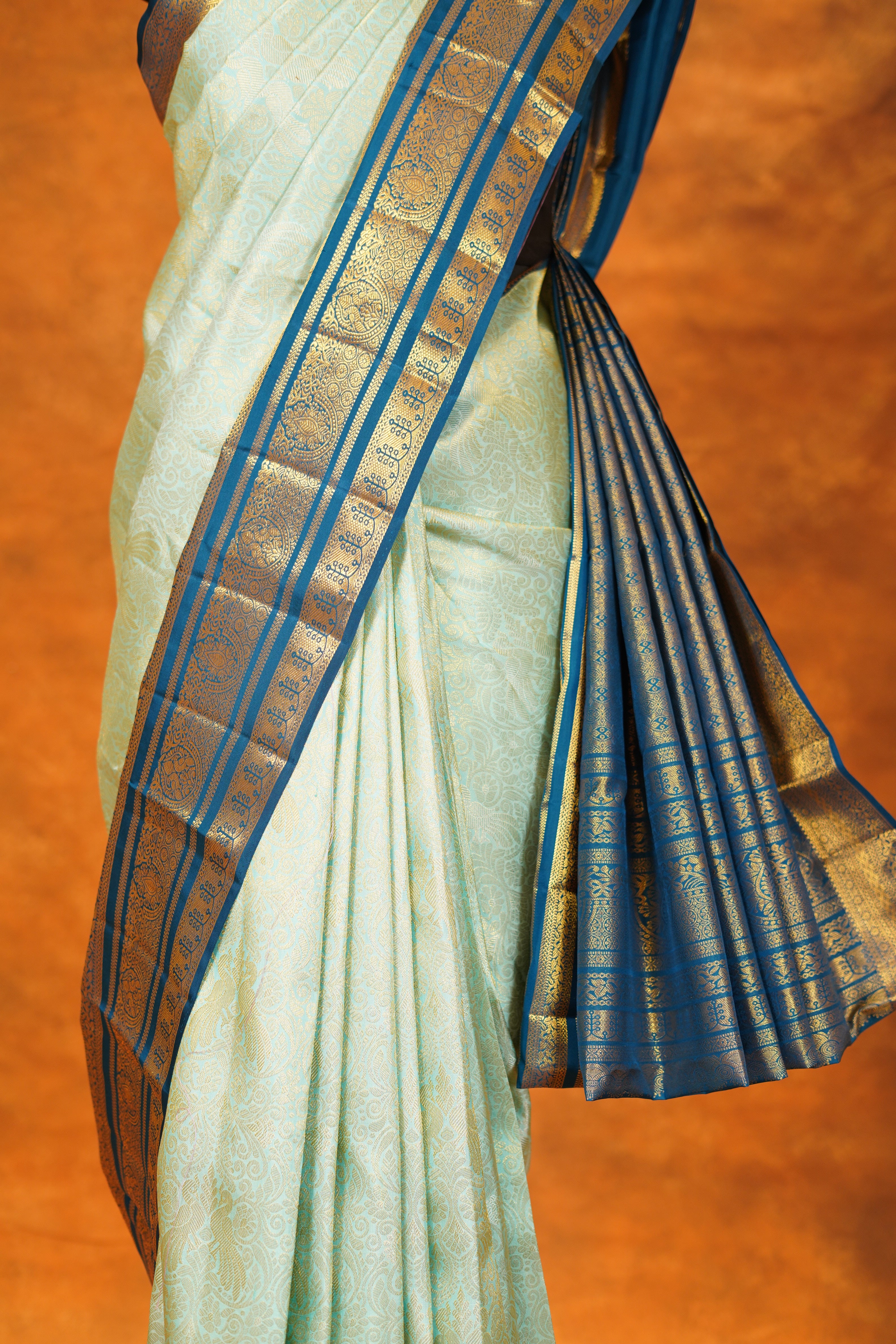 Sky Blue Colour Pure Kanjivaram Silk Saree With Peacock Blue Contrast