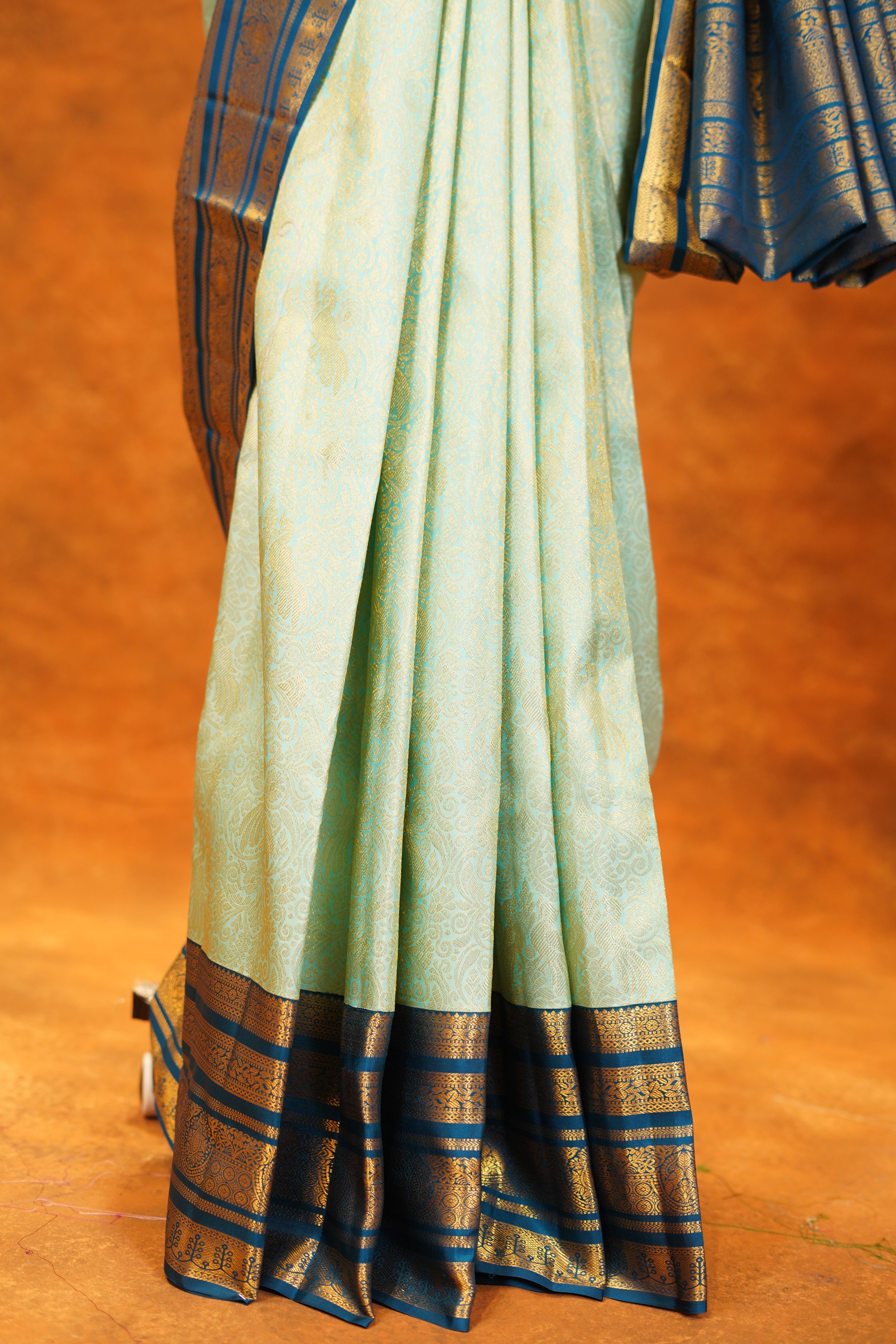 Sky Blue Colour Pure Kanjivaram Silk Saree With Peacock Blue Contrast