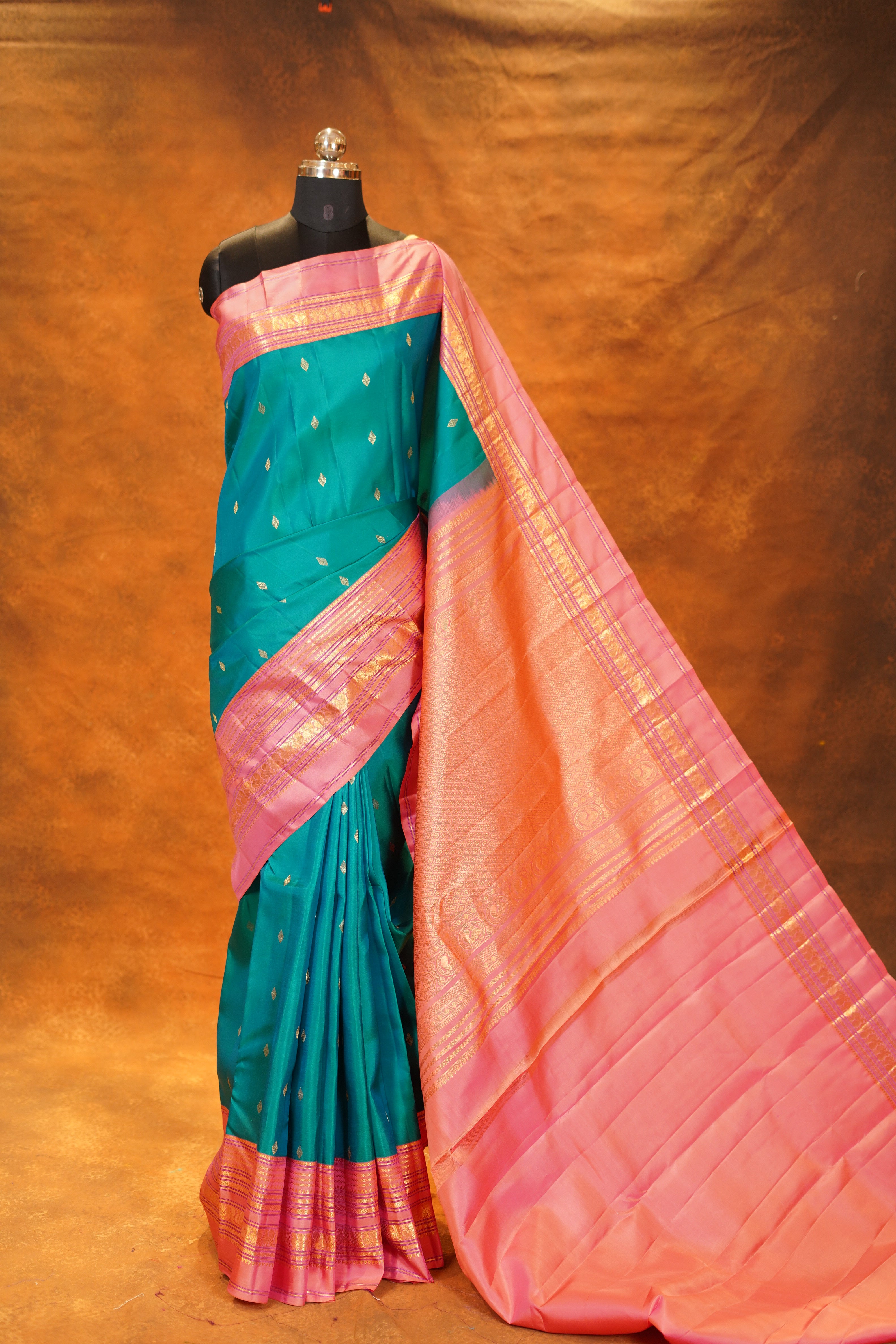 Rama Green Colour Pure Kanjivaram Silk Saree with Light Peach contrast