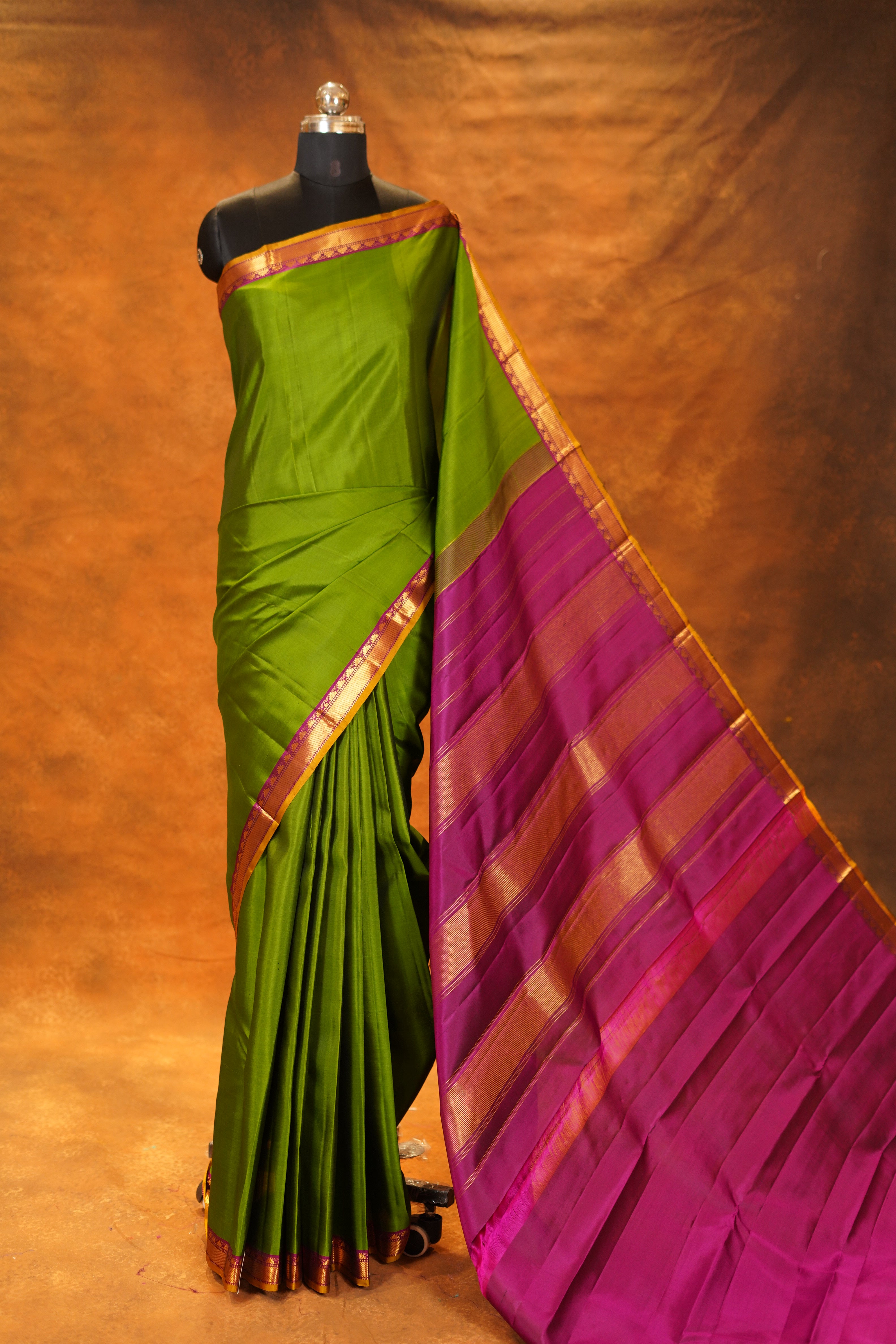 Parrot Green Colour Pure Kanjivaram Silk Saree with Magenta Contrast
