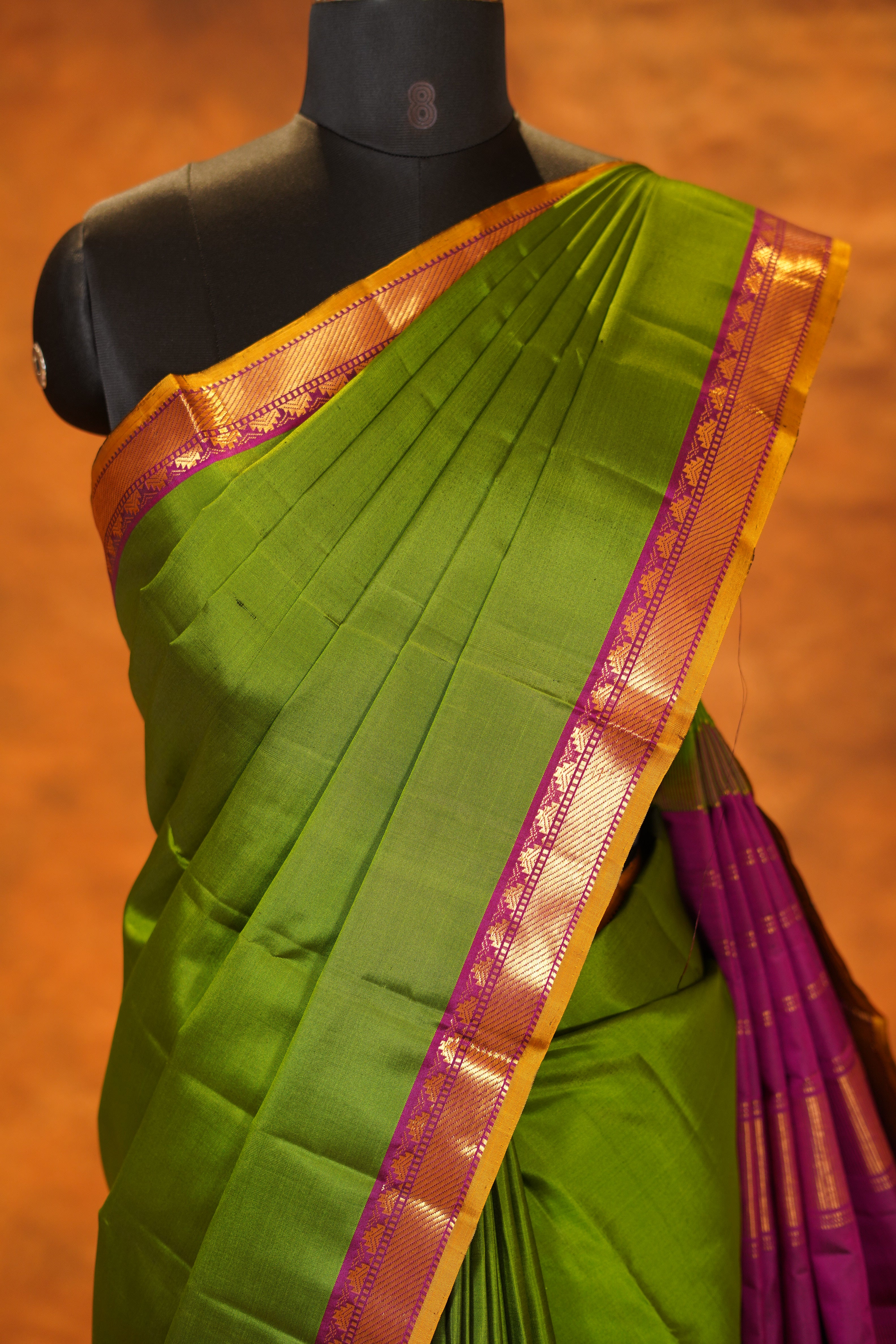 Parrot Green Colour Pure Kanjivaram Silk Saree with Magenta Contrast