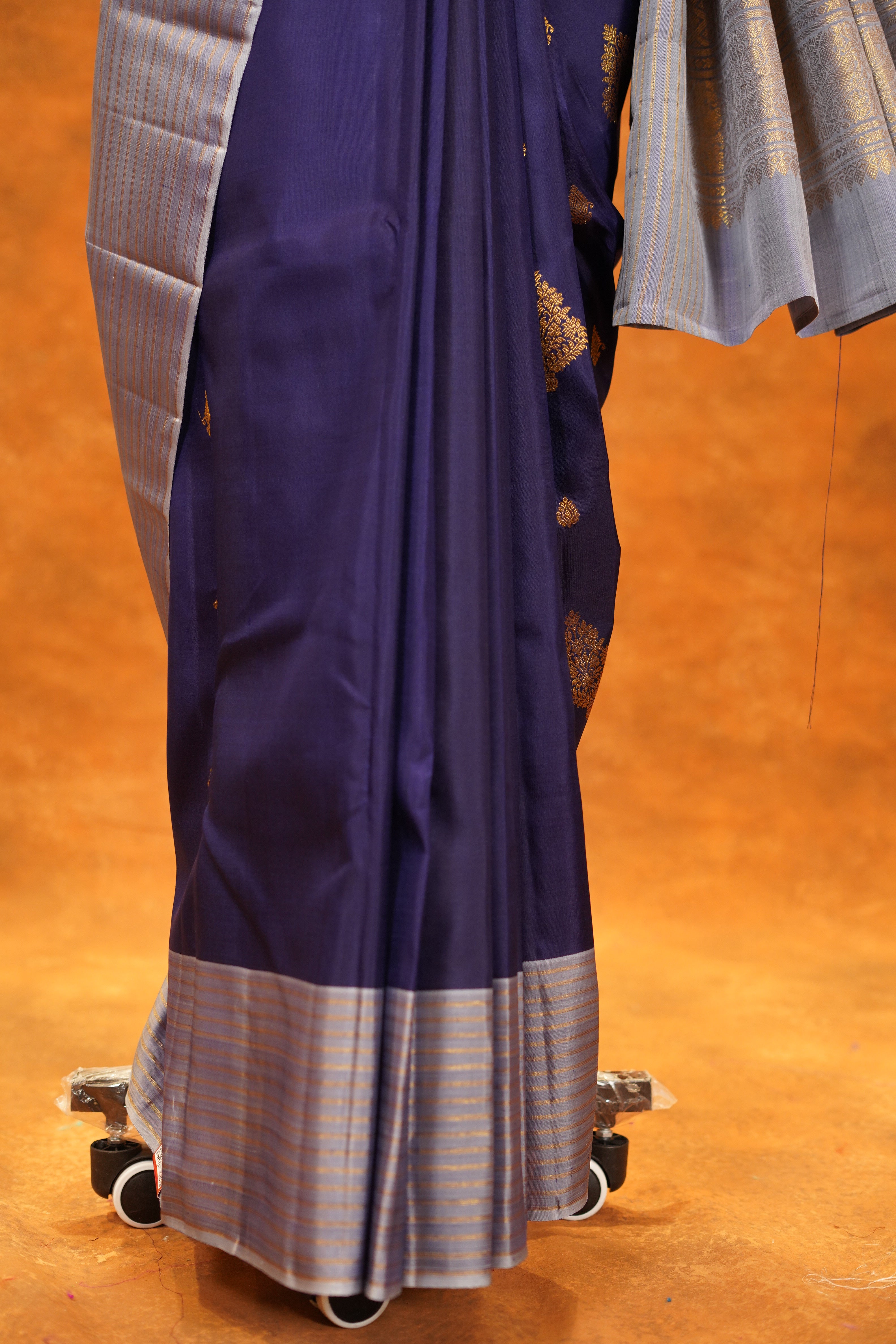 Navy Blue Colour Pure Kanjivaram Silk Saree with Grey Contrast