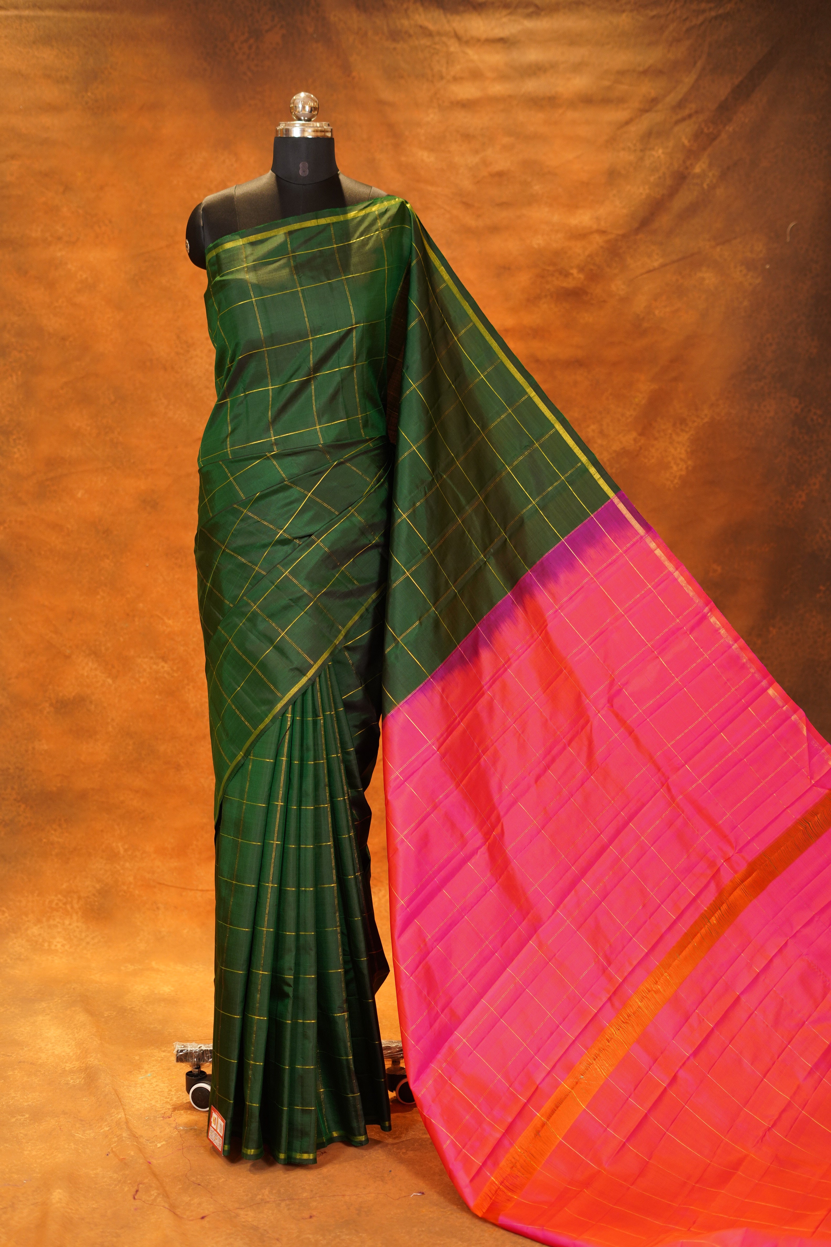 Bottle Green Colour Checked Pure Kanjivaram Silk Saree with Pink contrast Pallu