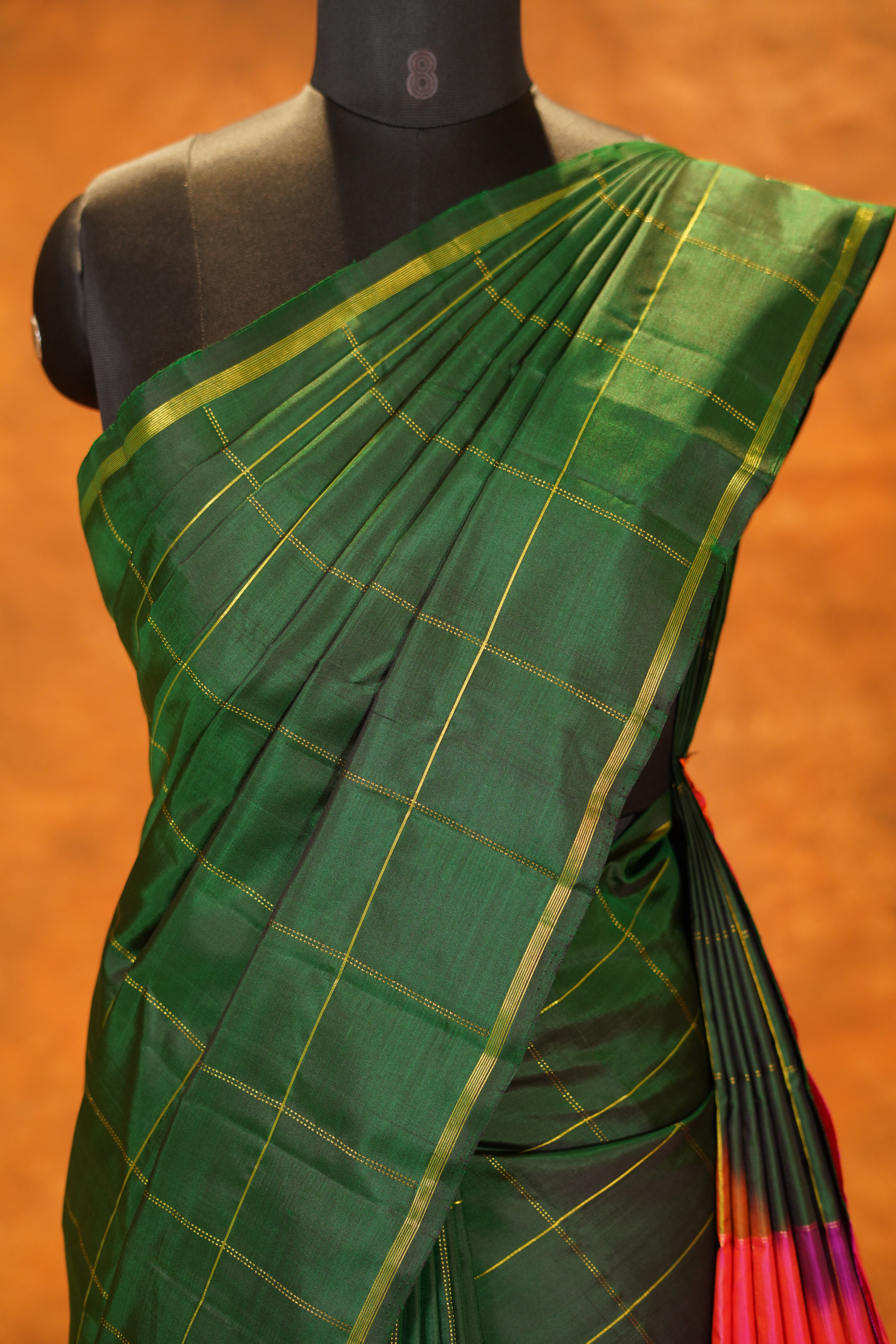 Bottle Green Colour Checked Pure Kanjivaram Silk Saree with Pink contrast Pallu