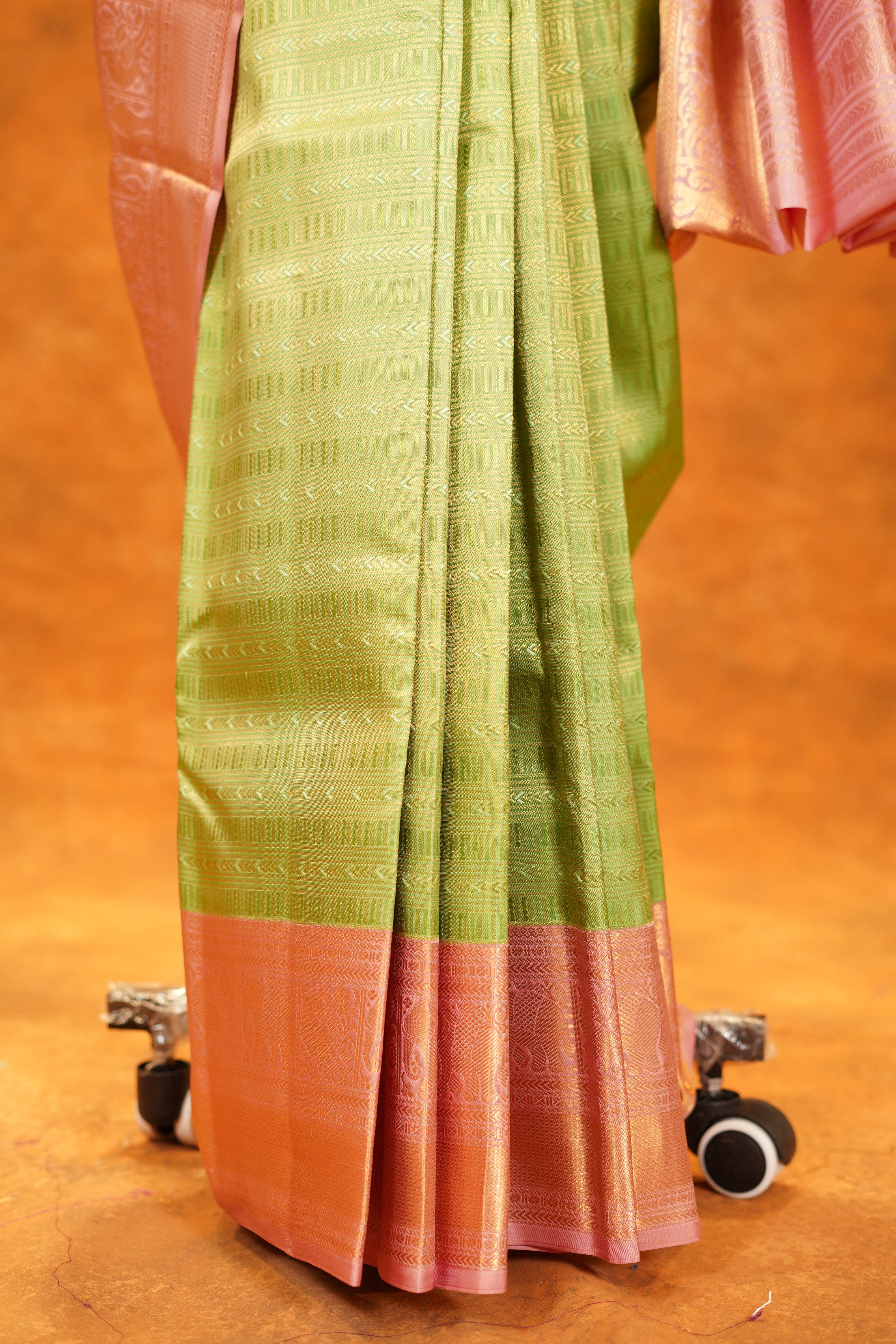 Parrot Green Colour Pure Kanjivaram Silk Saree with Pastel Pink Contrast