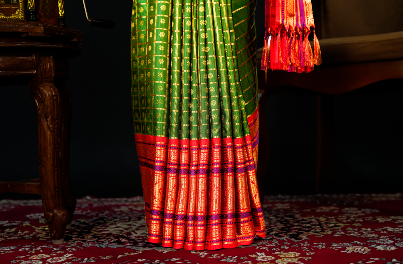 Green & Red Pure Kanjivaram Silk Saree with Rich Golden Zari Buttas – Traditional Bridal & Festive Wear