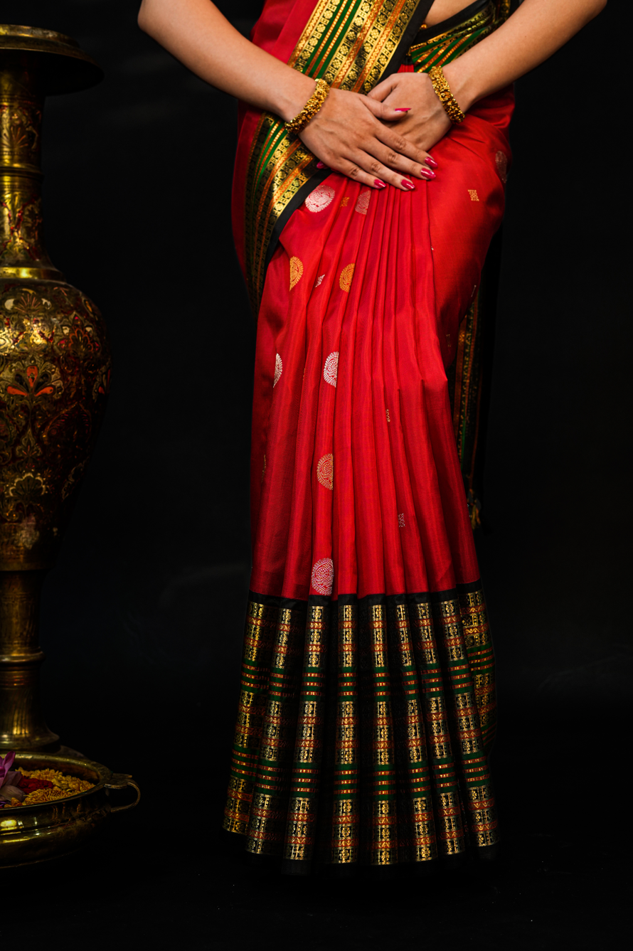 Red Pure Kanjivaram Silk Saree with Black Border & Gold Zari Buttas – Traditional Wedding & Bridal Collection