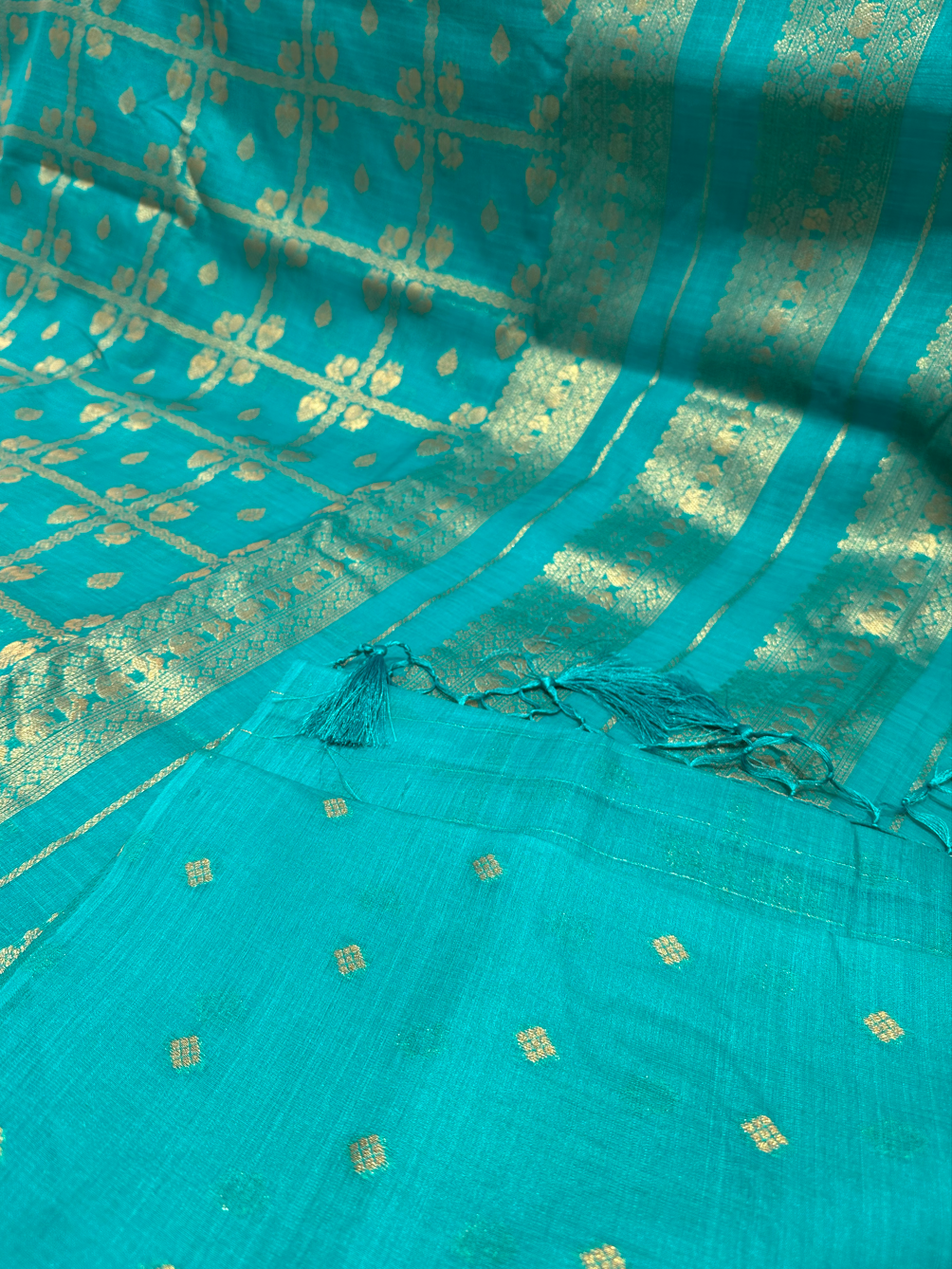 Beautiful Rama Green Raw Silk Saree with Golden Checks and Butta Design for Daily & Festive Wear