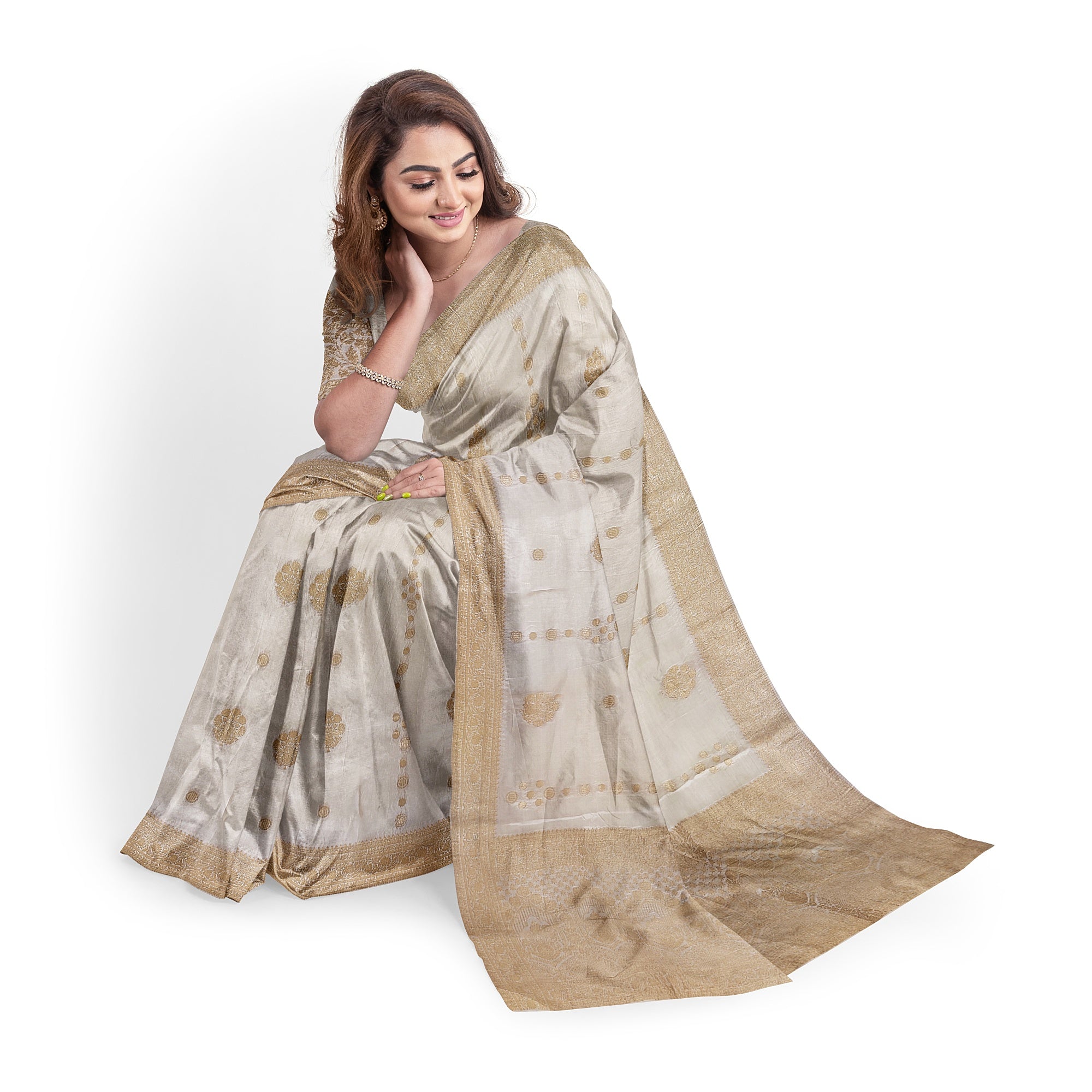 Milk White Raw Silk Saree – Graceful Elegance in Minimalist Style