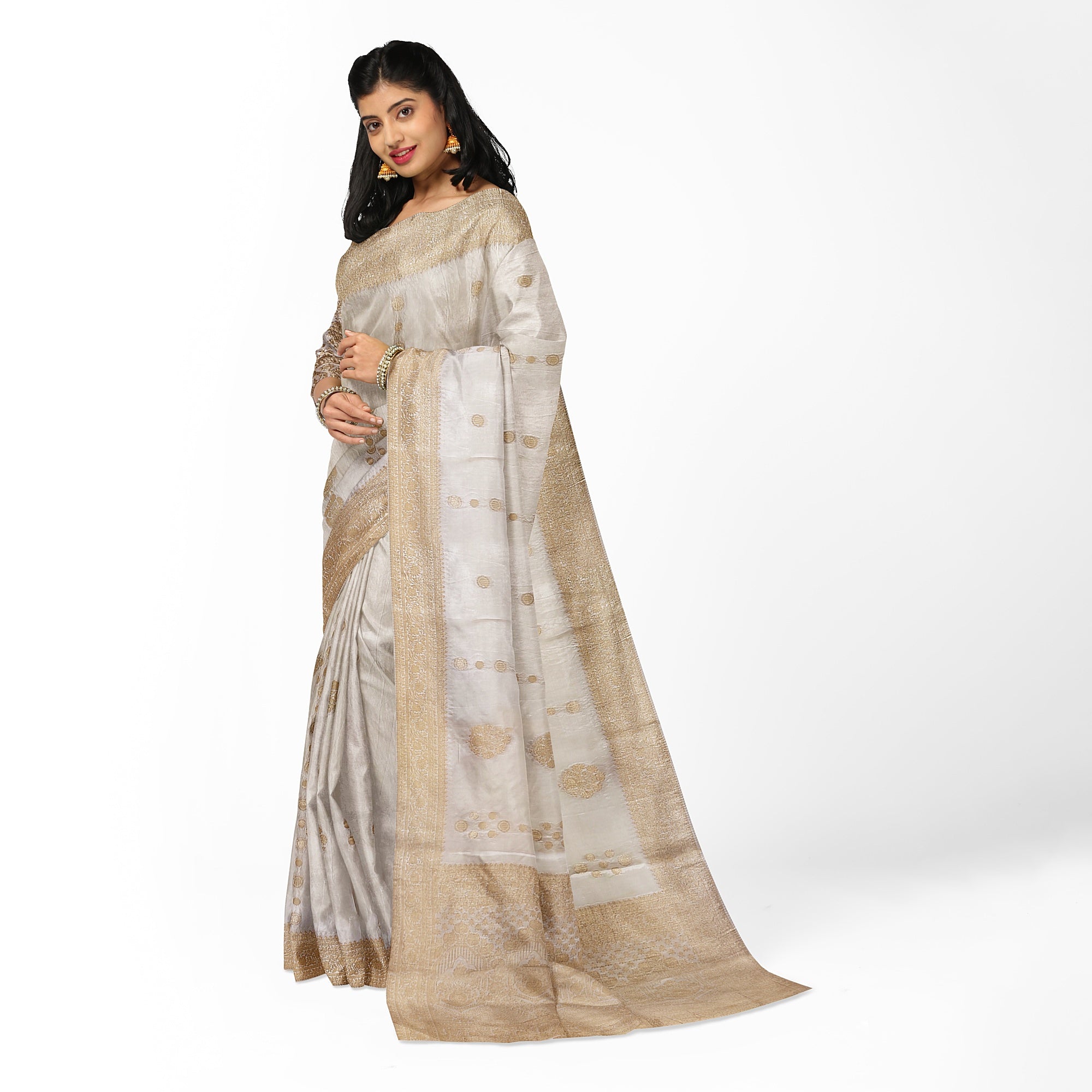 Milk White Raw Silk Saree – Graceful Elegance in Minimalist Style