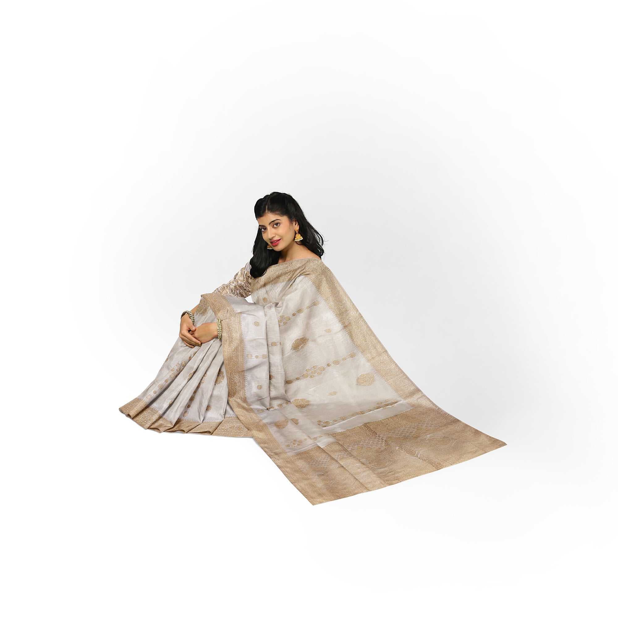 Milk White Raw Silk Saree – Graceful Elegance in Minimalist Style