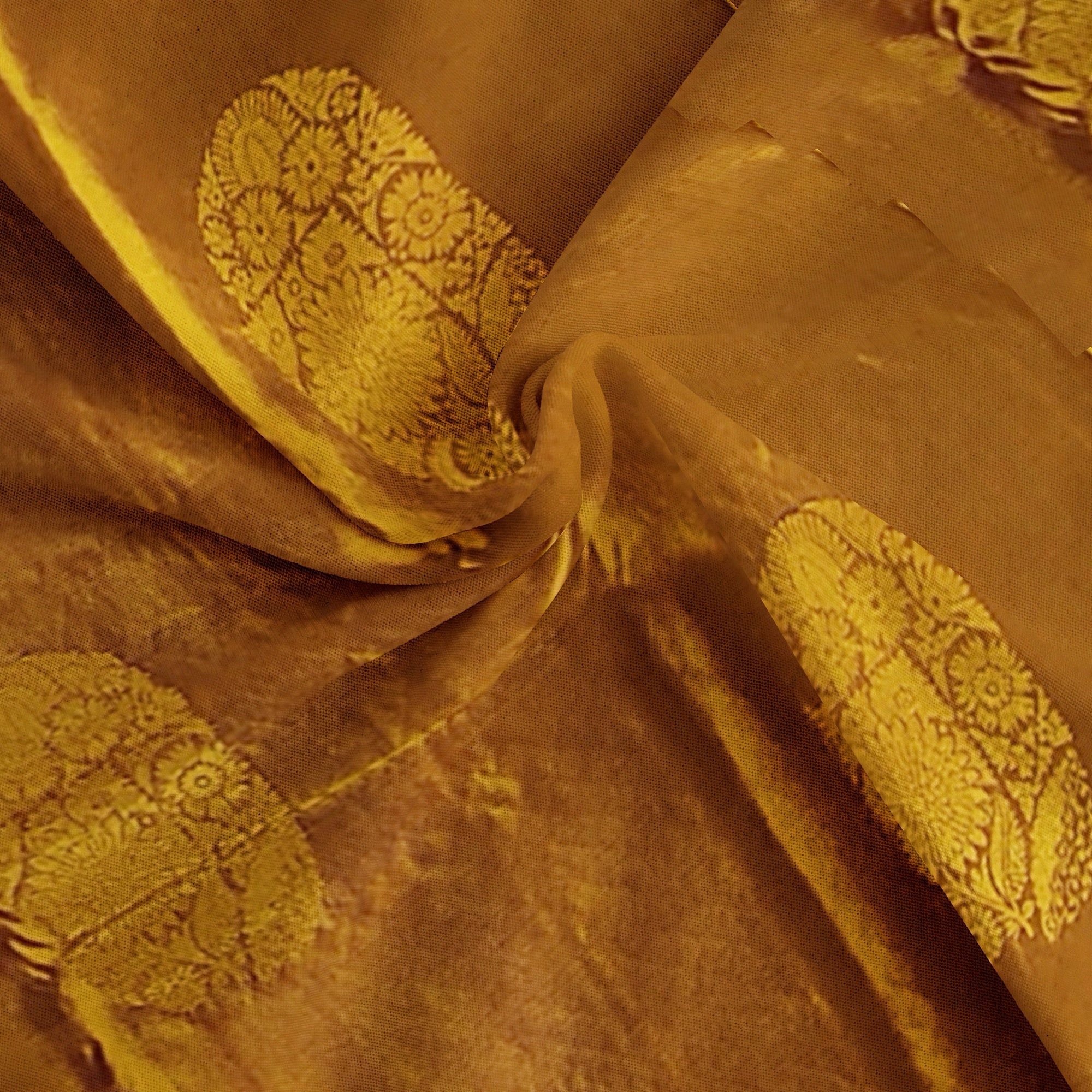 Mehendi Green Semi Kanchi Silk Saree with Pink Border – A Perfect Blend of Tradition and Elegance - New Sudarshan Silks`