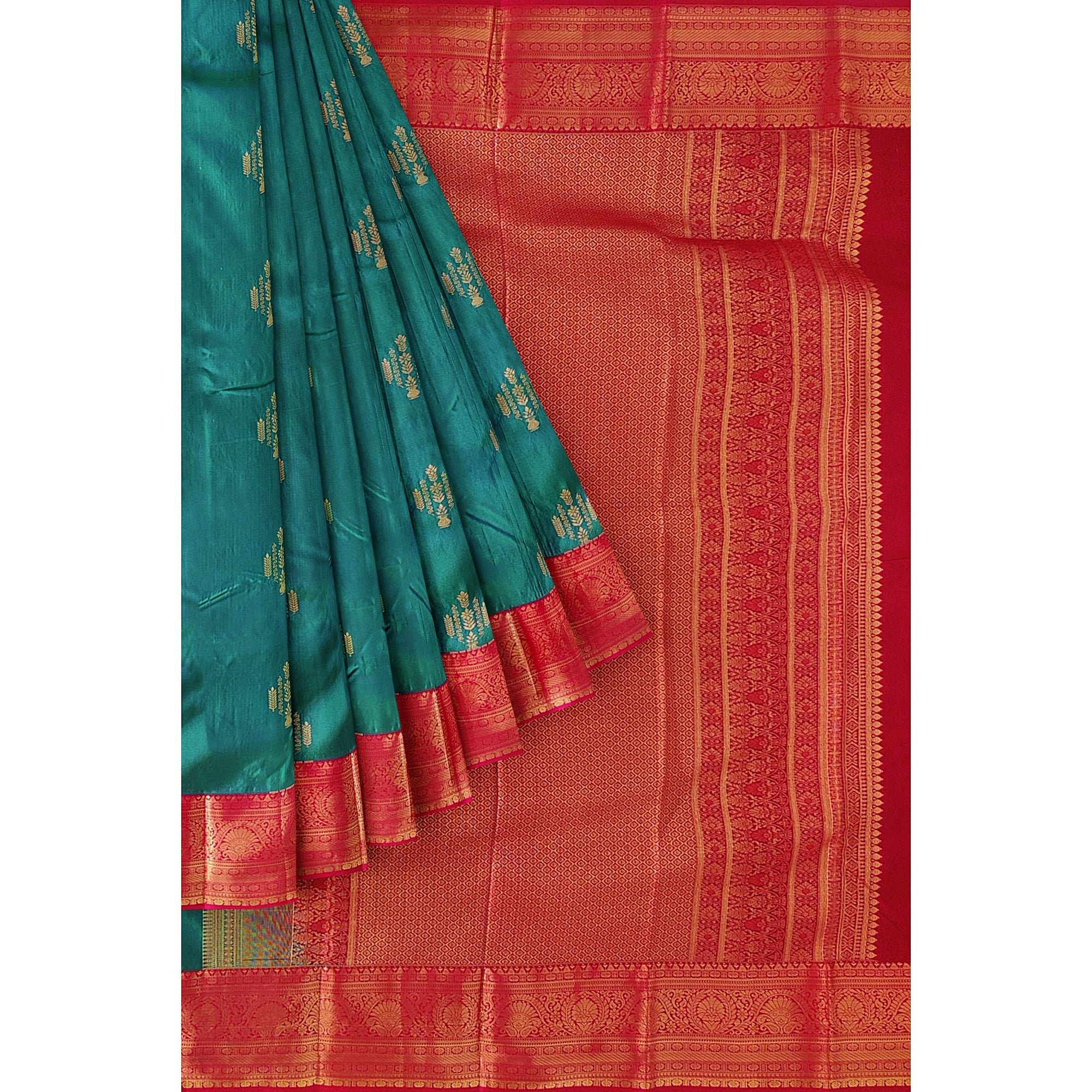 Green Saree with Red Border – Traditional Charm and Timeless Elegance - New Sudarshan Silks`