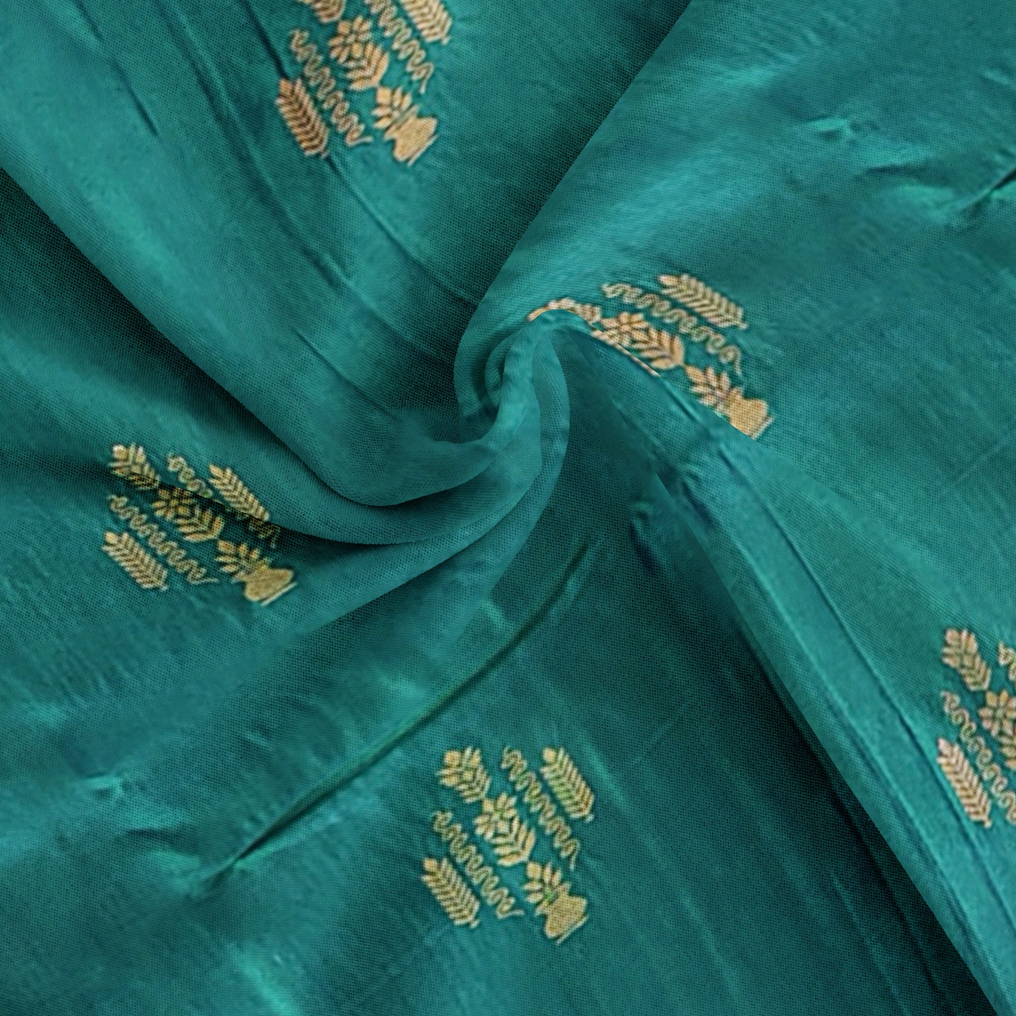 Green Saree with Red Border – Traditional Charm and Timeless Elegance - New Sudarshan Silks`