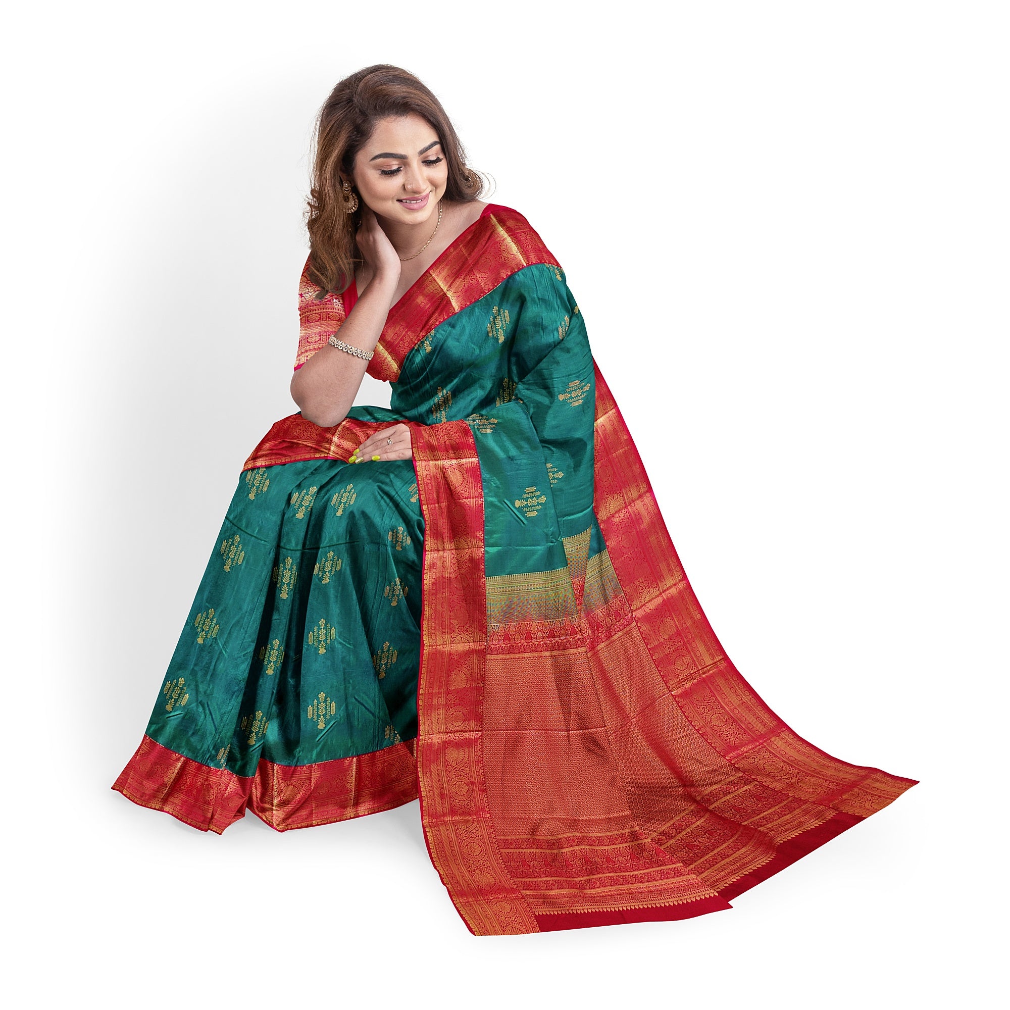 Green Saree with Red Border – Traditional Charm and Timeless Elegance - New Sudarshan Silks`
